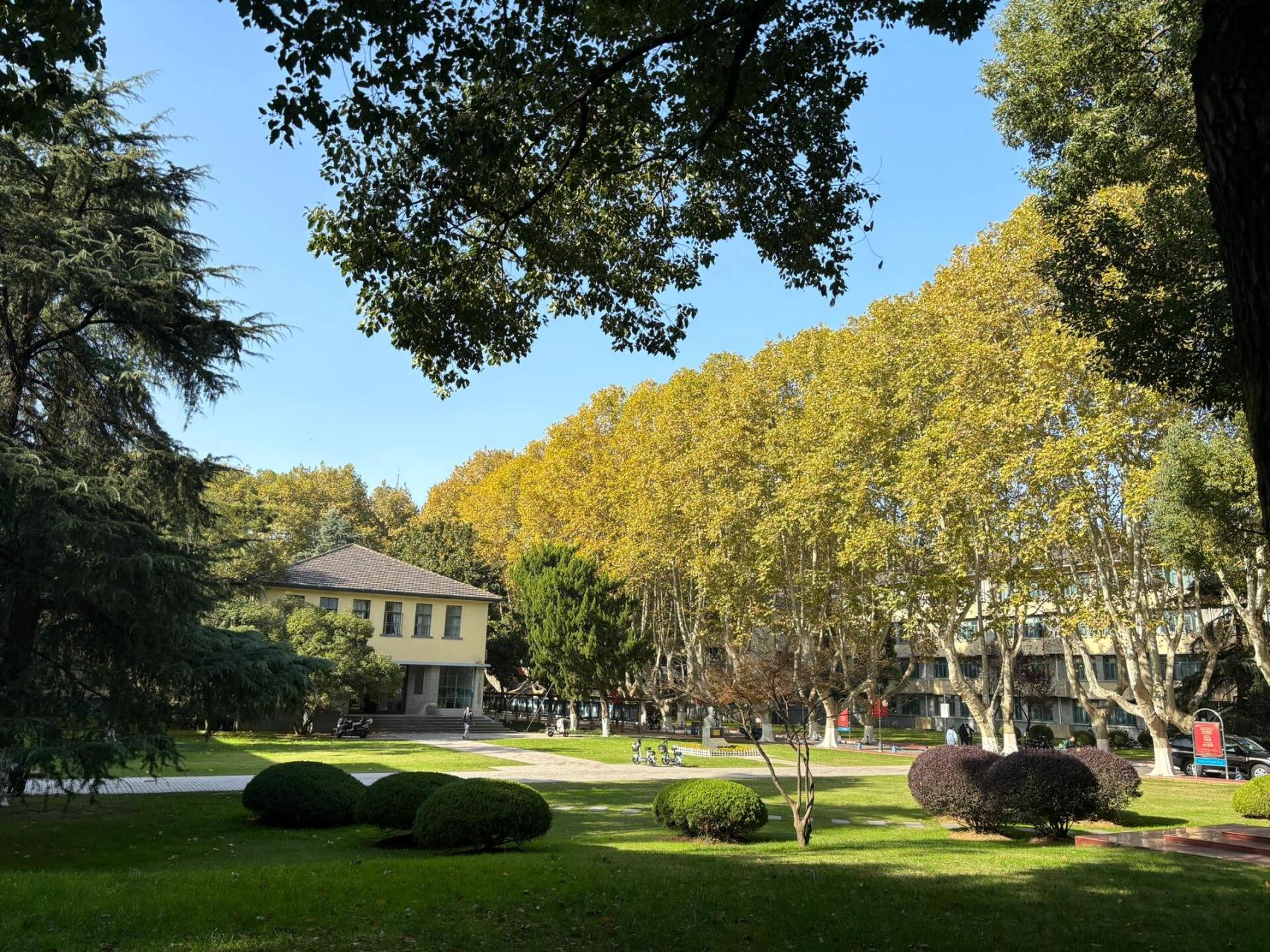 河海大学(西康路校区) 上周有个考试,第一次去了河海大学西康路校区.