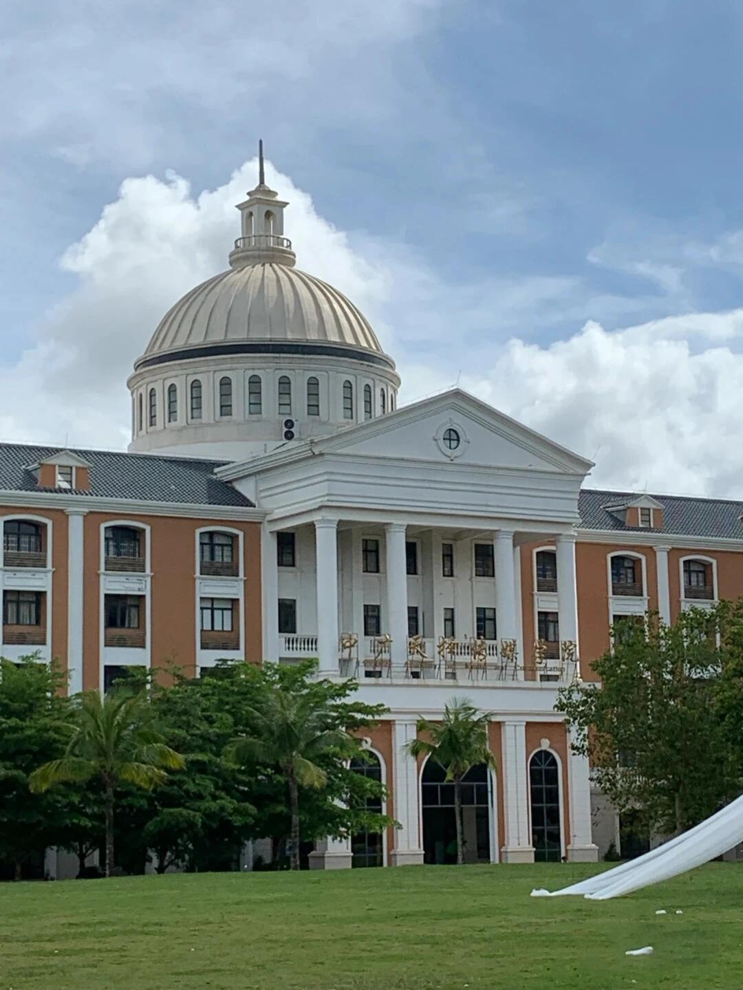 我的大学海口经济学院 毕业了整整9年没有回去了,非常想念在学校里的4