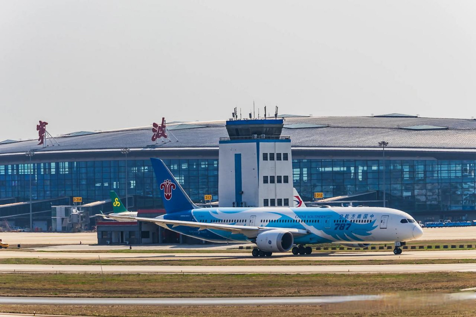 春日生活打卡季宁波栎社国际机场  中国南方航空梦想客机b787-9,编号b