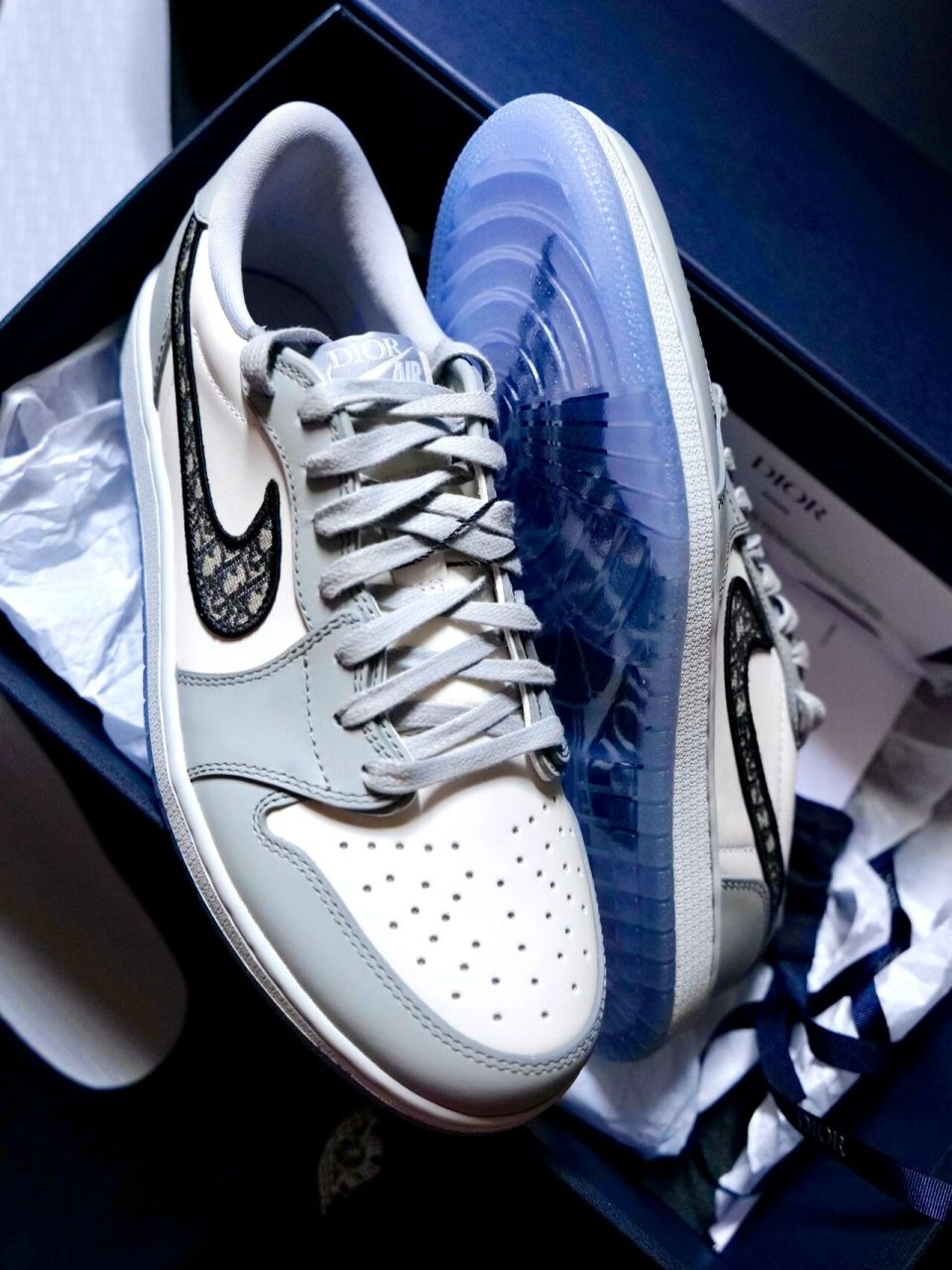 aj1 x dior low 迪奥和air jordan的联名让喜欢aj或者不喜欢aj的小