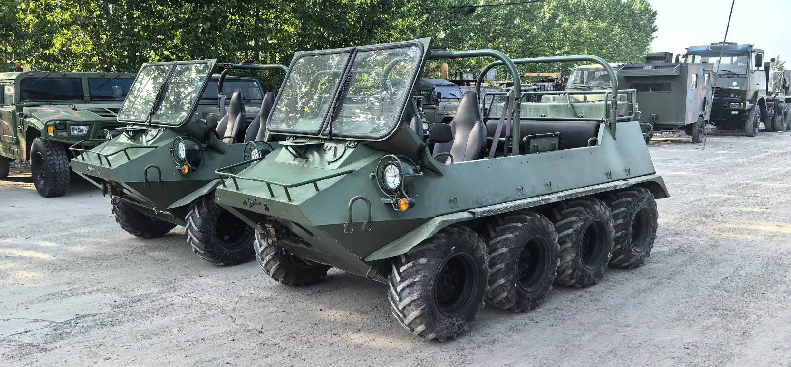 山猫八驱全地形 水路两栖 全车原版 四缸柴油发动机1.