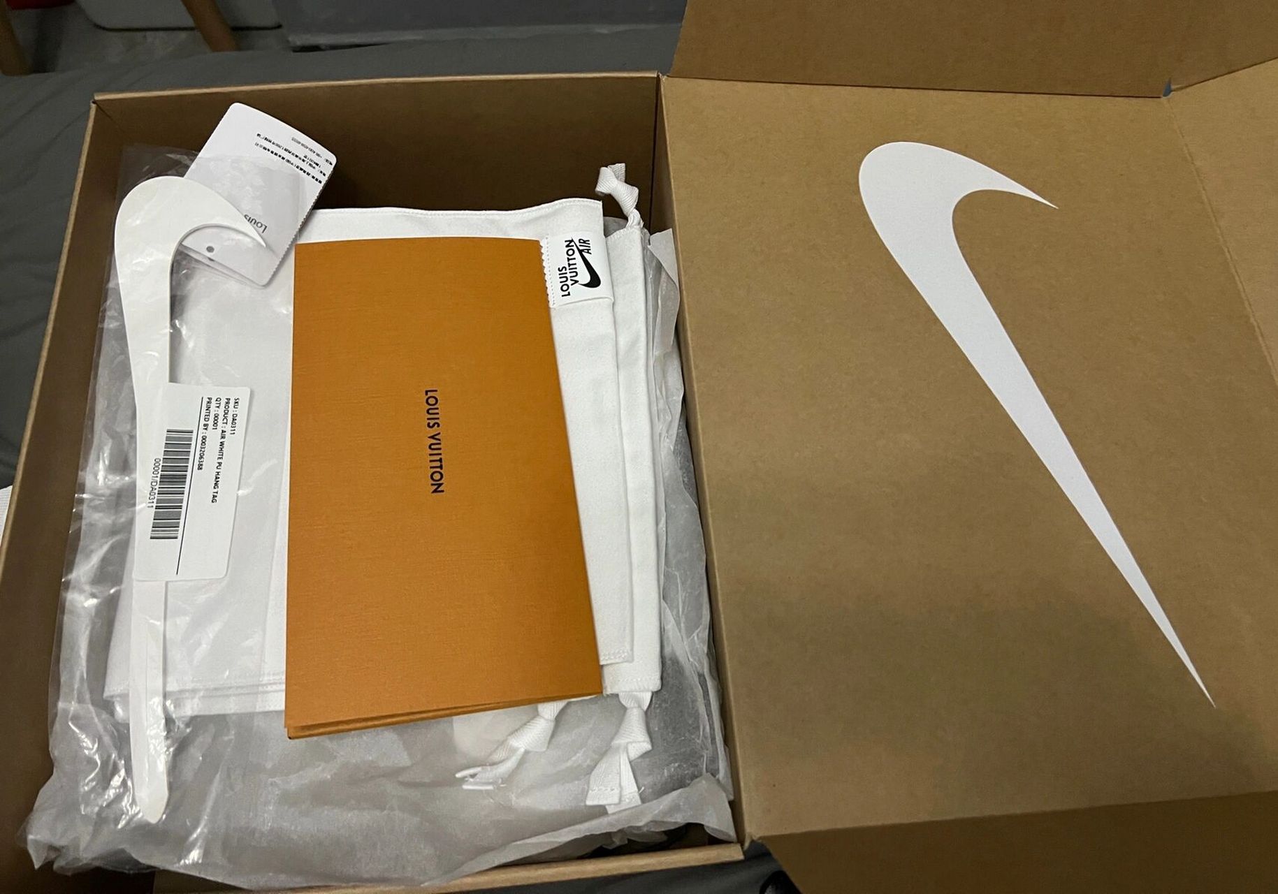 鞋子联名 lv nike联名af1,金色,41码 自己一手全新现货 最喜欢的一个