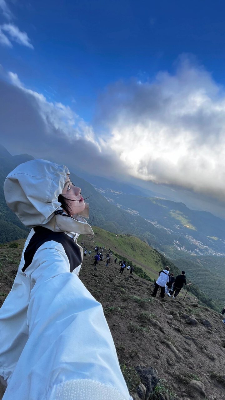 夜爬茂名三官顶 爬山前真的要看天气预报 我们是从湛江出发茂名三官顶