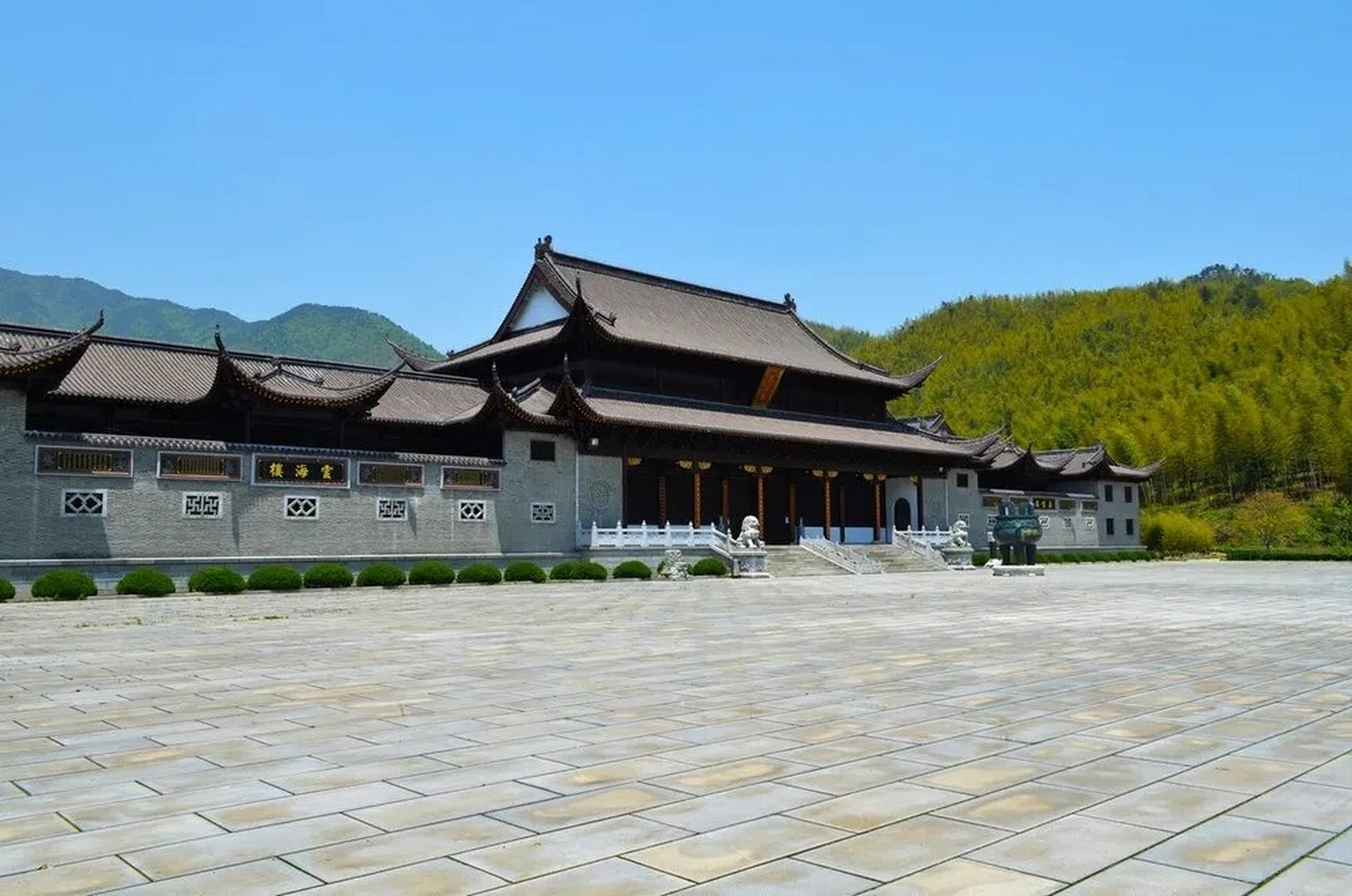 千年禅寺-百丈寺 七律-百丈寺 陈德金(江西) 萦道飞车万仞峰,崇山叠