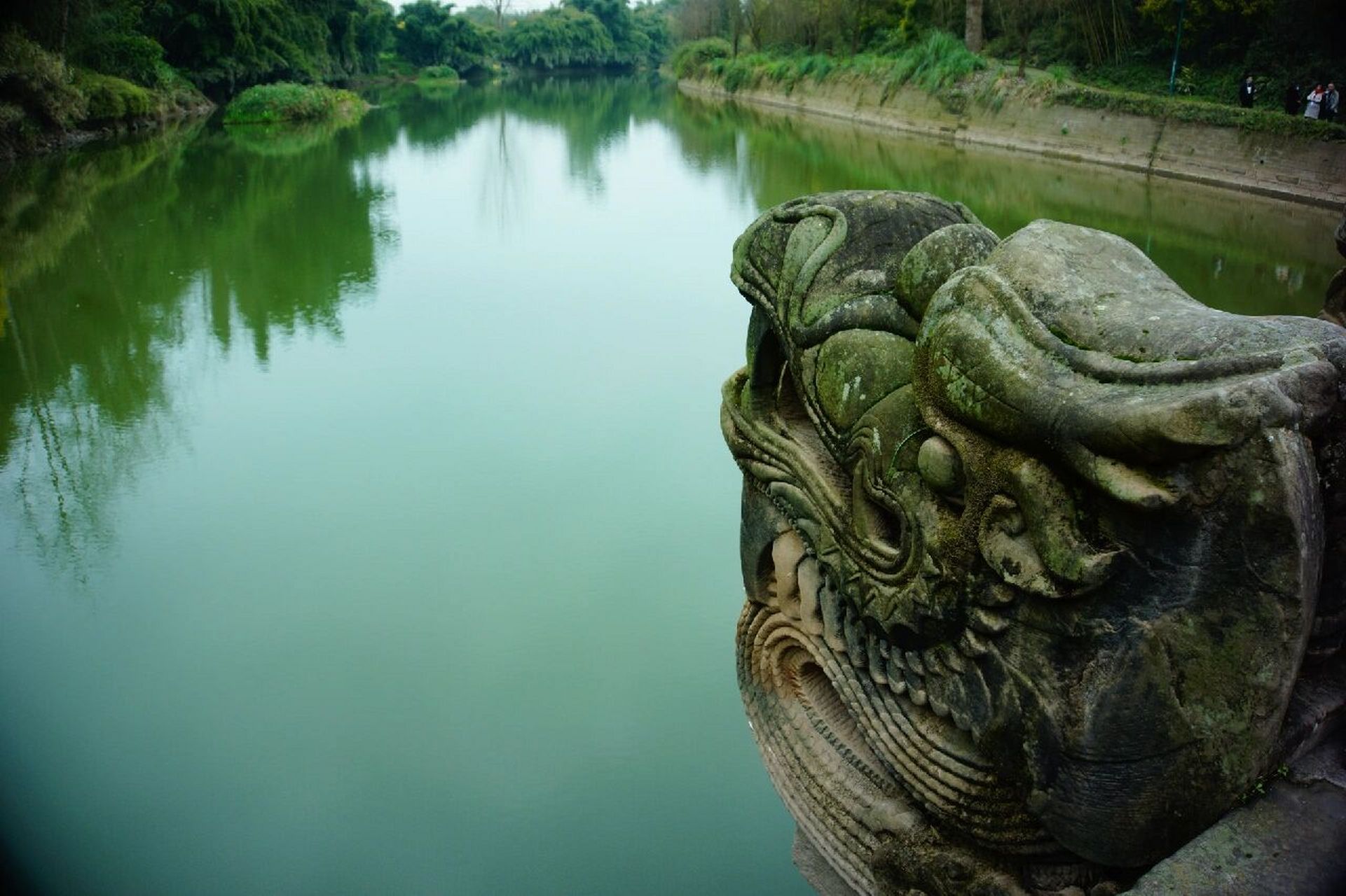 四川泸县龙脑桥,位于泸县西北大田场九曲河上,又名龙脑石.