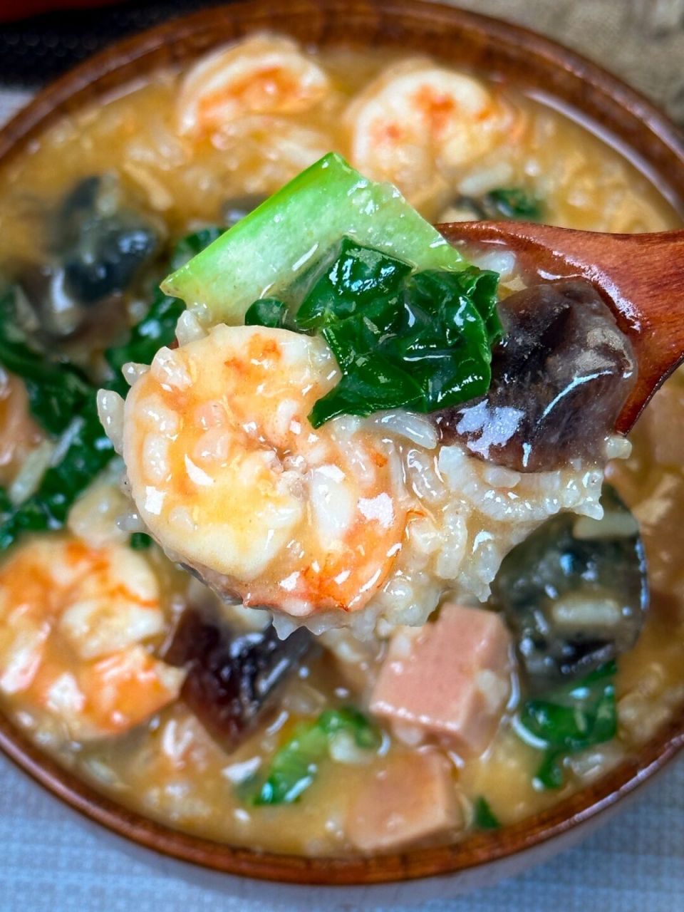 不知道吃什么的试试这个皮蛋鲜虾粥7515鲜美无比,全家一致好评