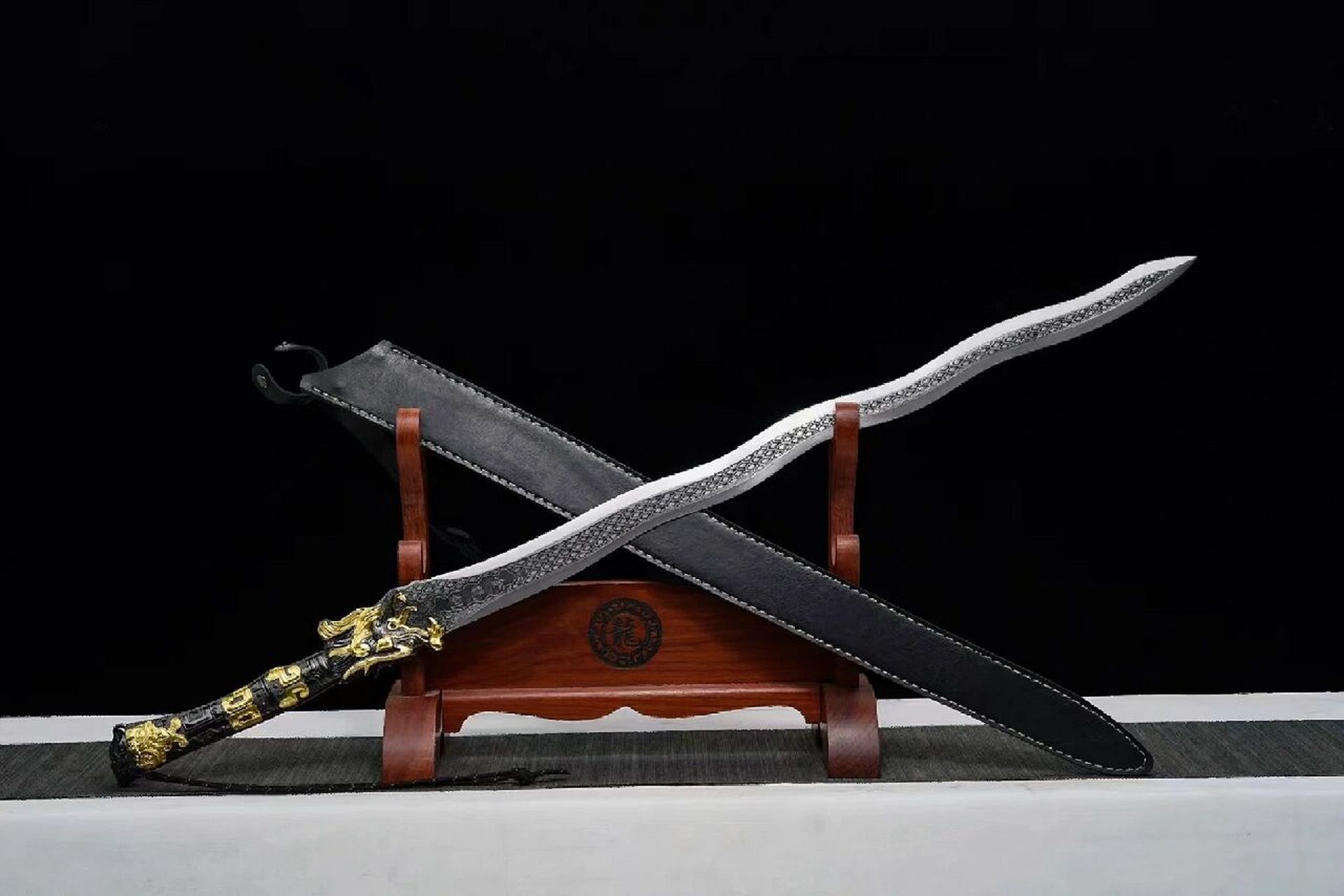 金龙剑(马来剑) 金龙剑(原色款);(未开刃)全长94cm ,韧长65cm ,柄长16