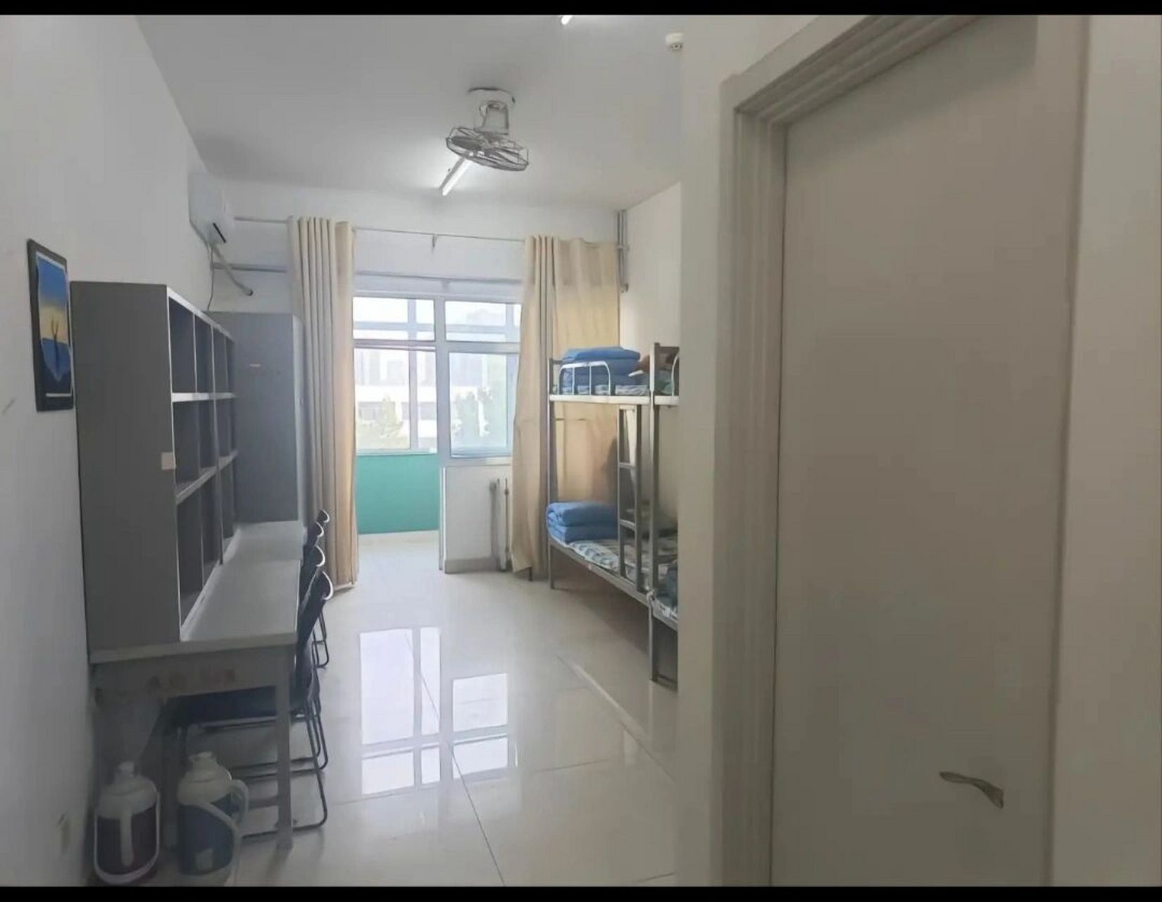 关于潍坊科技学院宿舍床位 友友们,我们是四人间,空调和厕所的位置