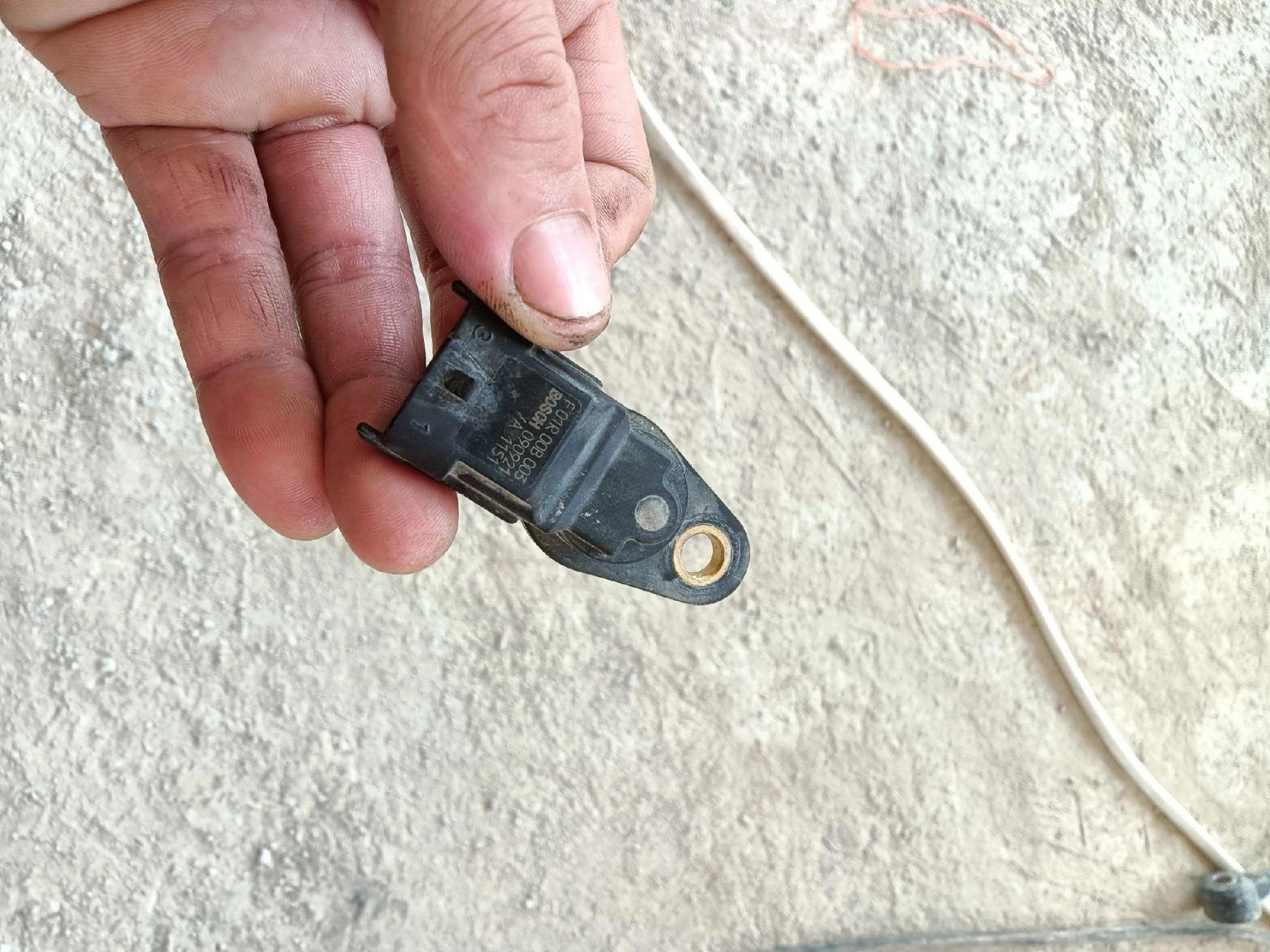 比亚迪f0 p0343相位传感器对电源短路(测量电源信号搭铁正常直接更换