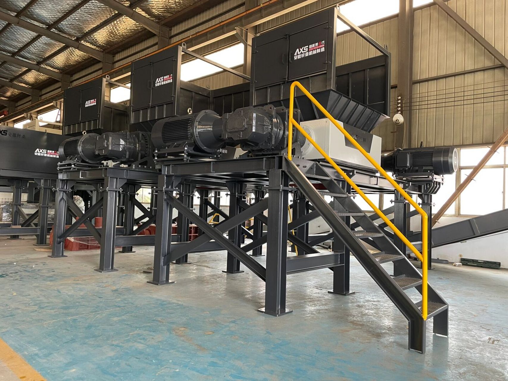 不与他人争高低 一生之敌是自己 #双轴撕碎机# #固废撕碎机# #工业