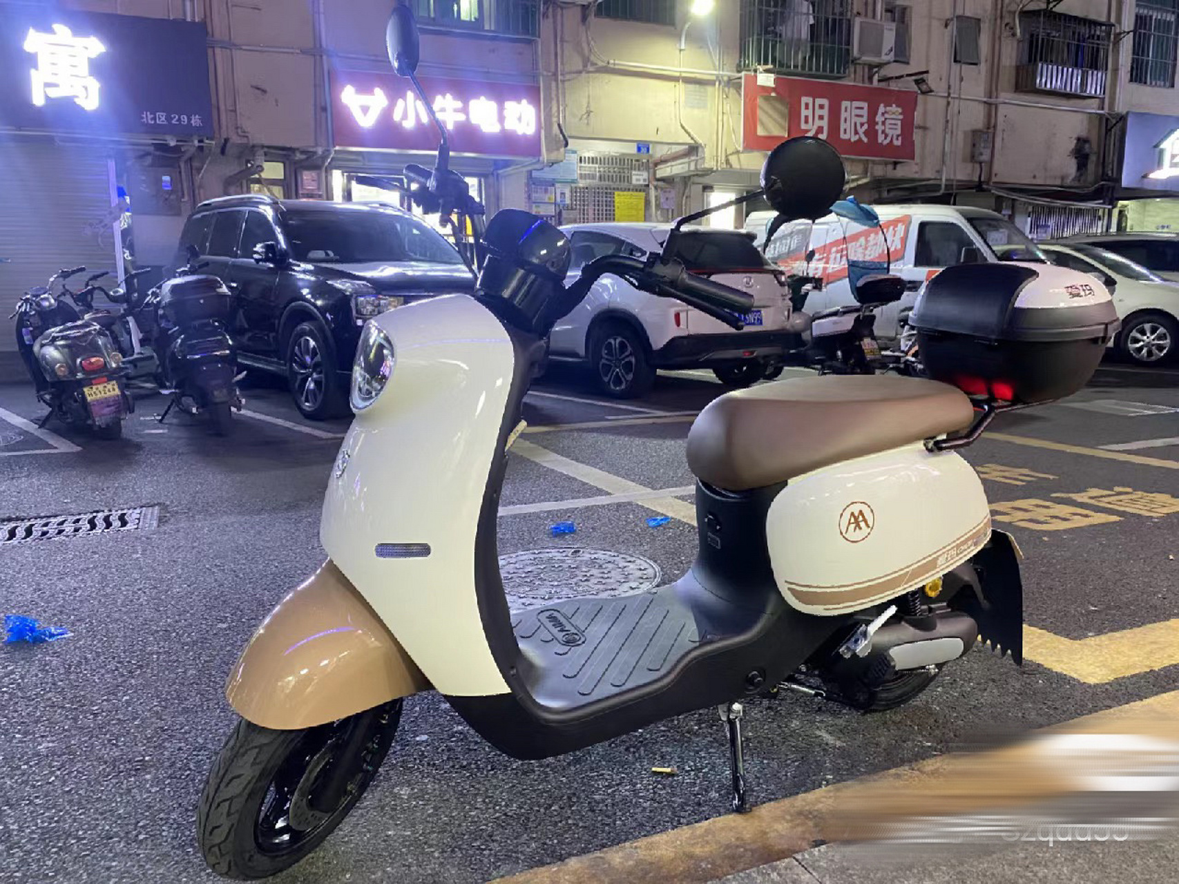 小绵羊电动车01 图一雅迪欧曼,图二爱玛欣果.