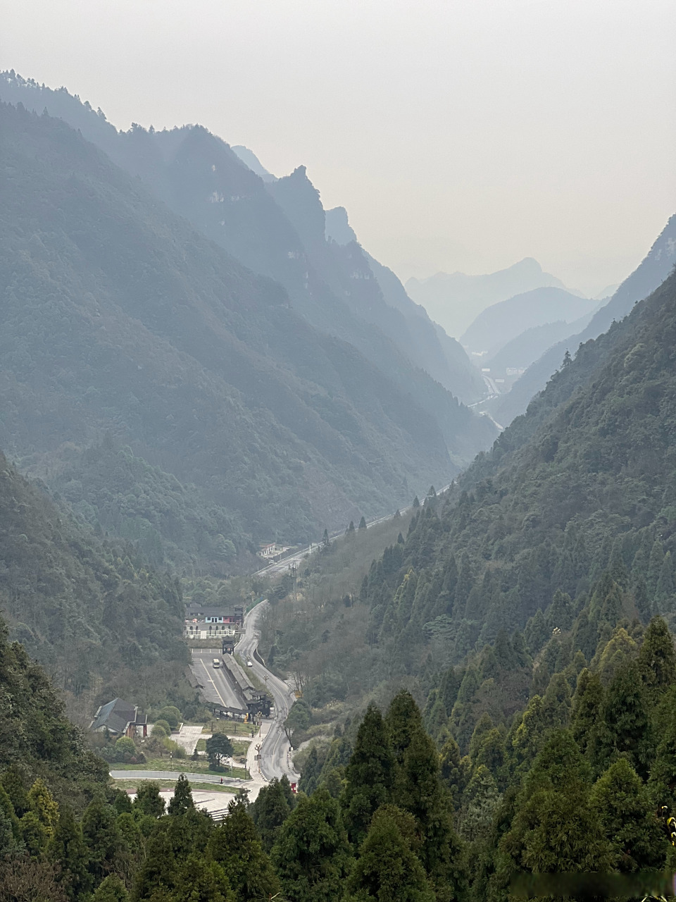 忆秦娥·娄山关 西风烈,长空雁叫霜晨月