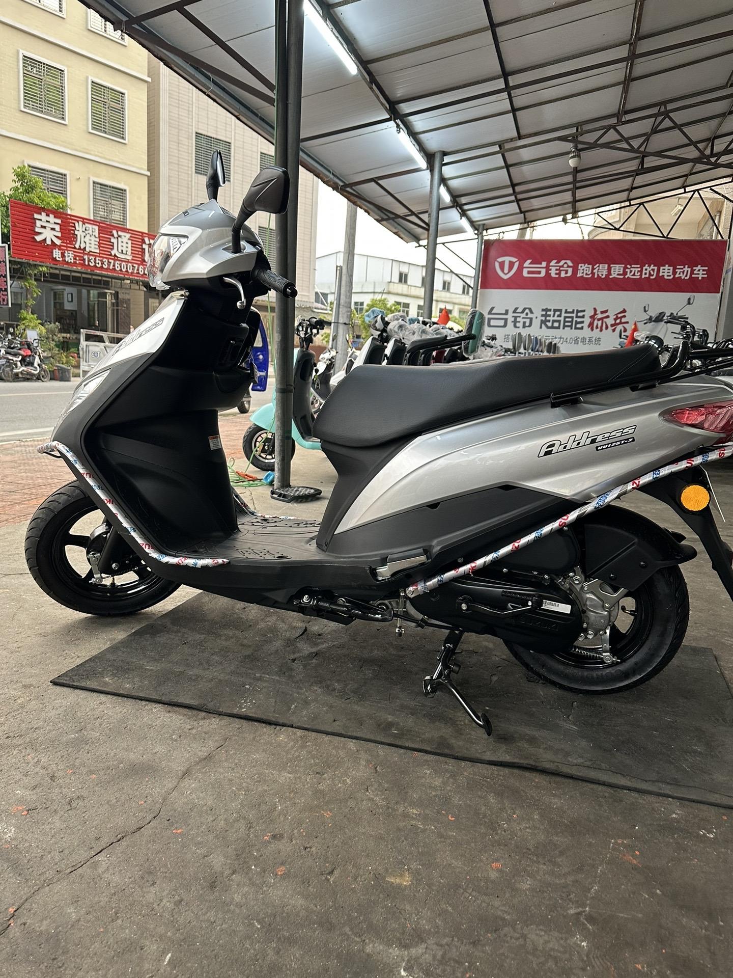 铃木uu125 国四电喷踏板车.