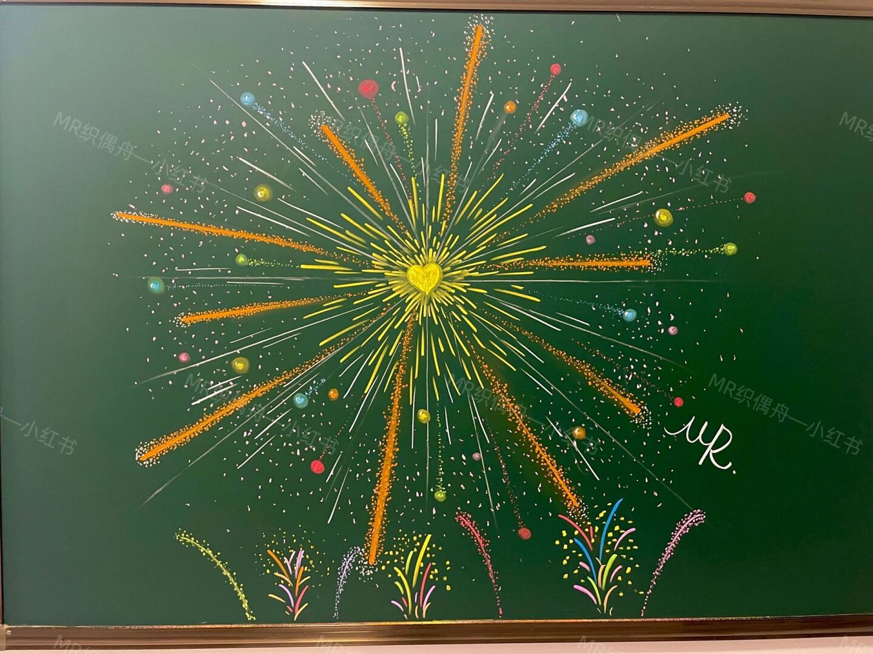 笔记灵感# #粉笔画# #黑板报素材# #黑板报# #烟花# #超美烟花