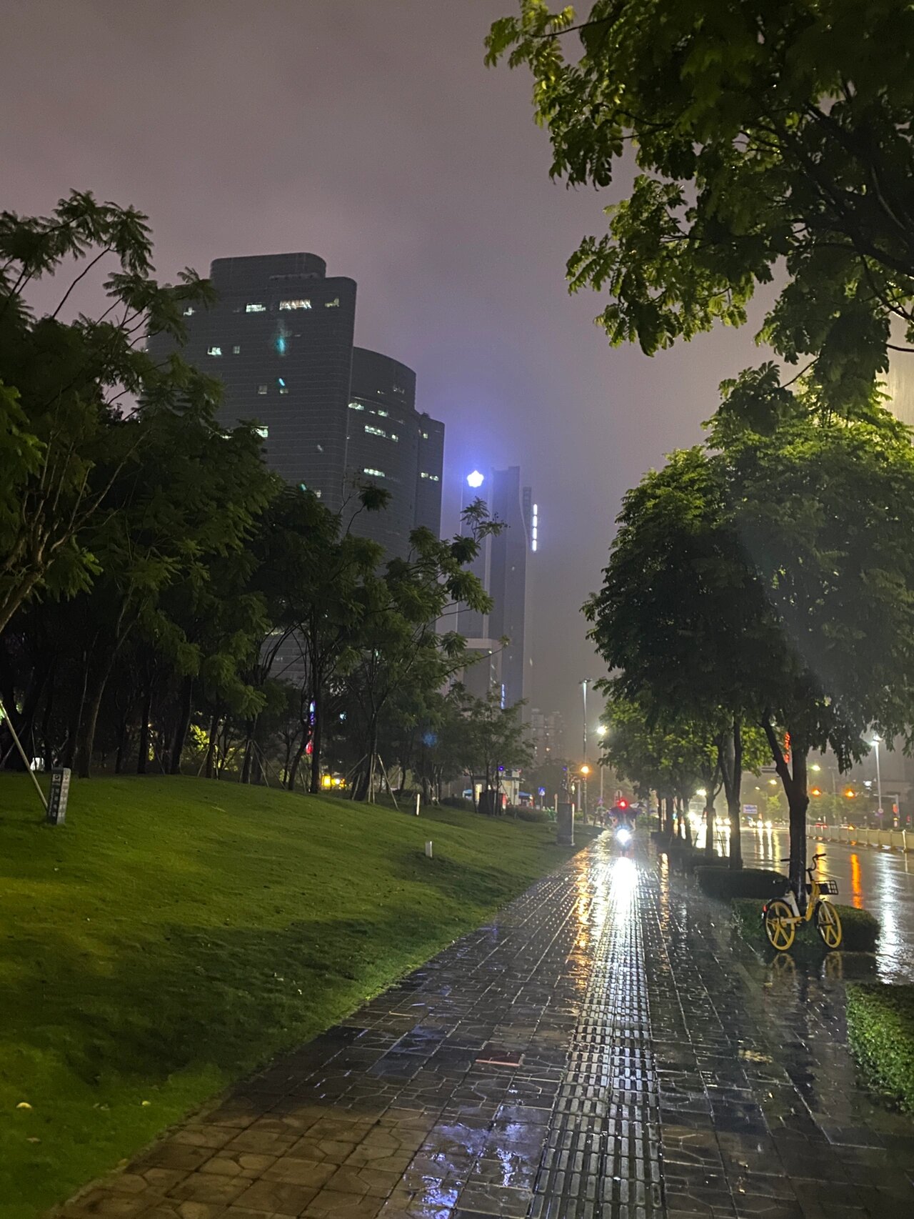 刷完车就下雨心情图片图片