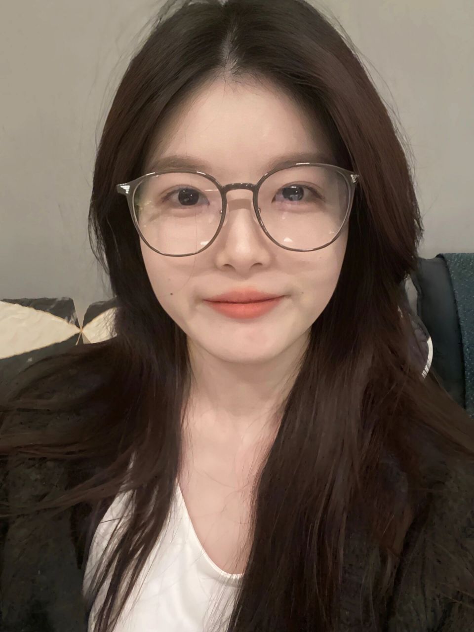 方圆脸怎么挑眼镜71百搭款不出错 真的好喜欢我新买的眼镜,戴了几天