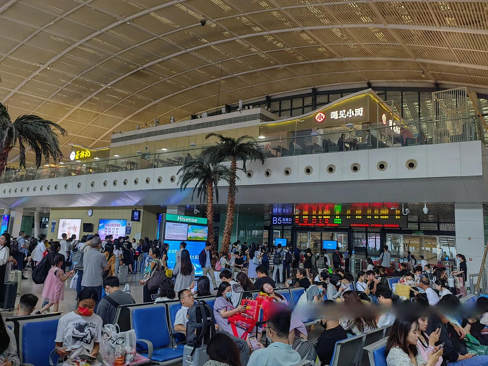 2010年,武广高铁刚刚建成通车的时候,感觉武汉站离城区真的太远了,去