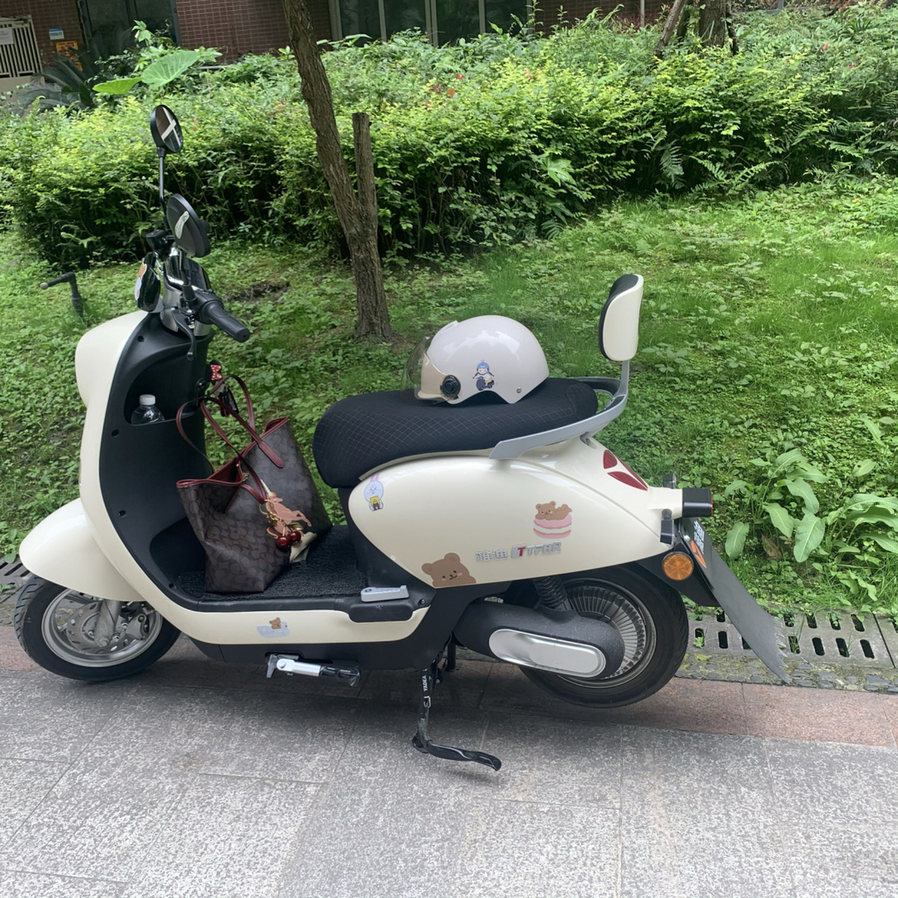 终于入手啦-雅迪m6  奶萌奶萌 冠能版m6mini 72v  石墨烯电池 珠光奶