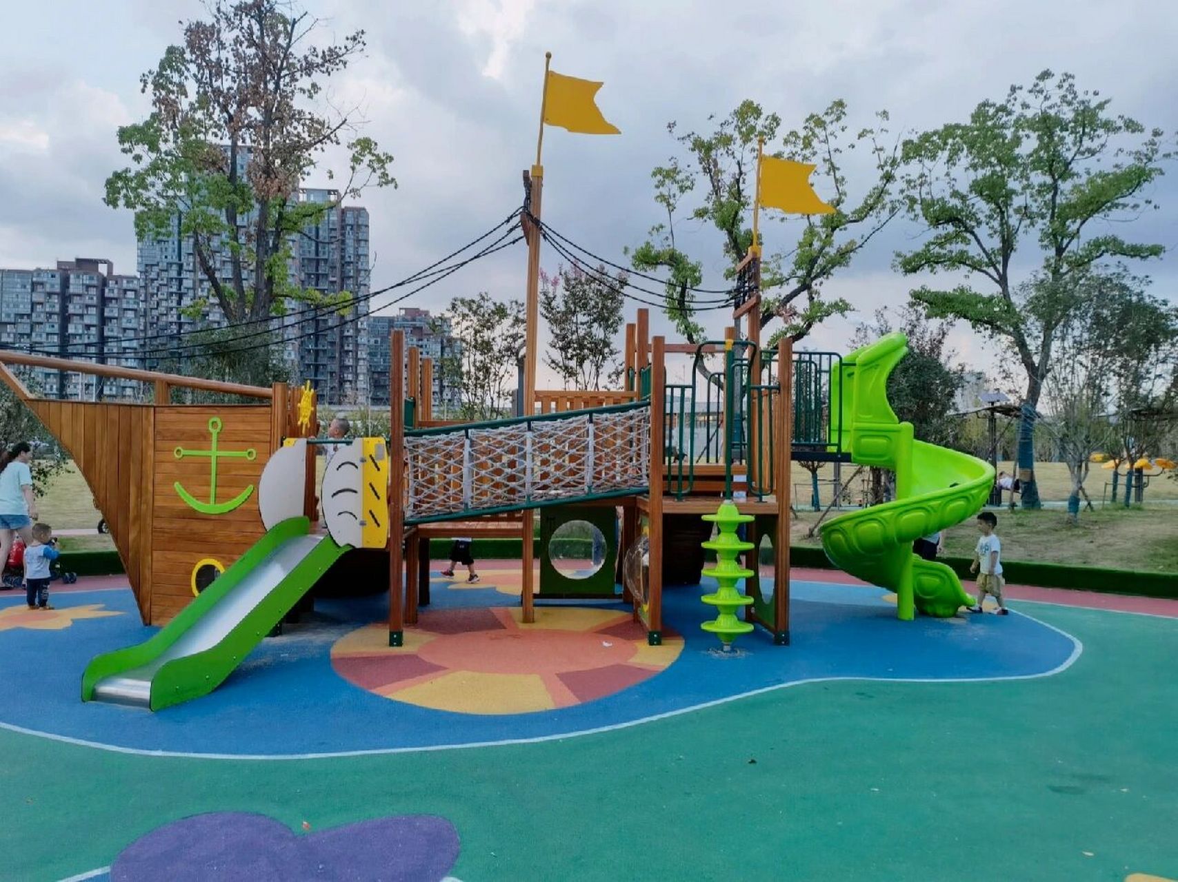 我见过最多儿童游乐设施的公园,很新很全!