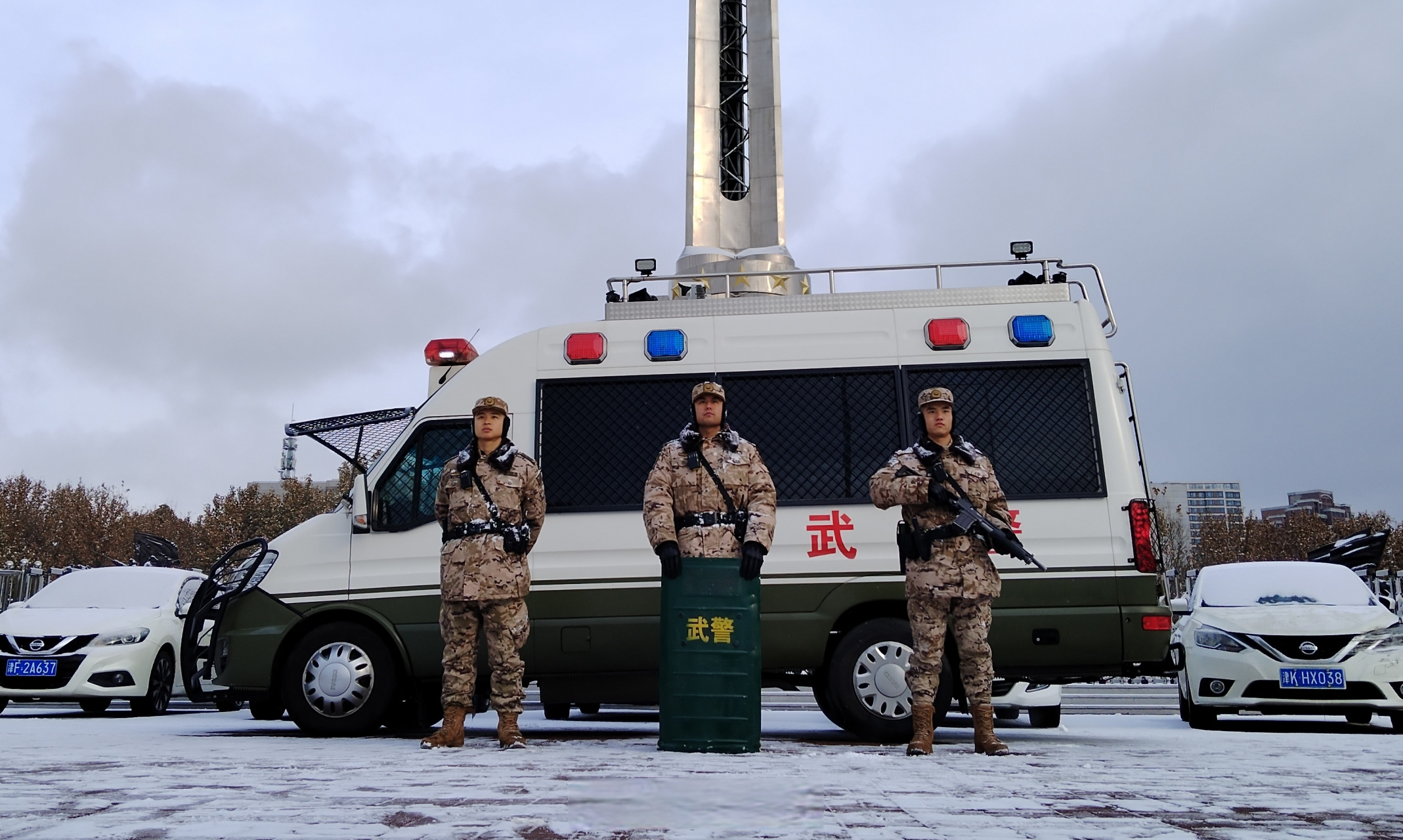 雪中的天津银装素裹,武警天津总队执勤一支队的官兵们不畏严寒坚守战