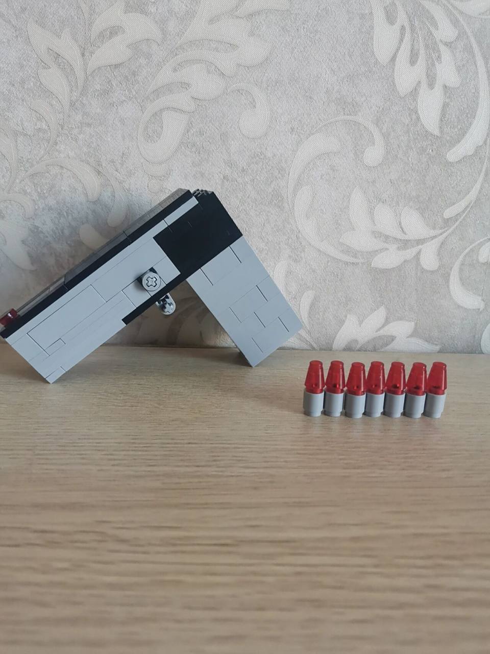 乐高p92半自动手枪,可发射,能装八颗子弹 乐高p92半自动手枪,可发射