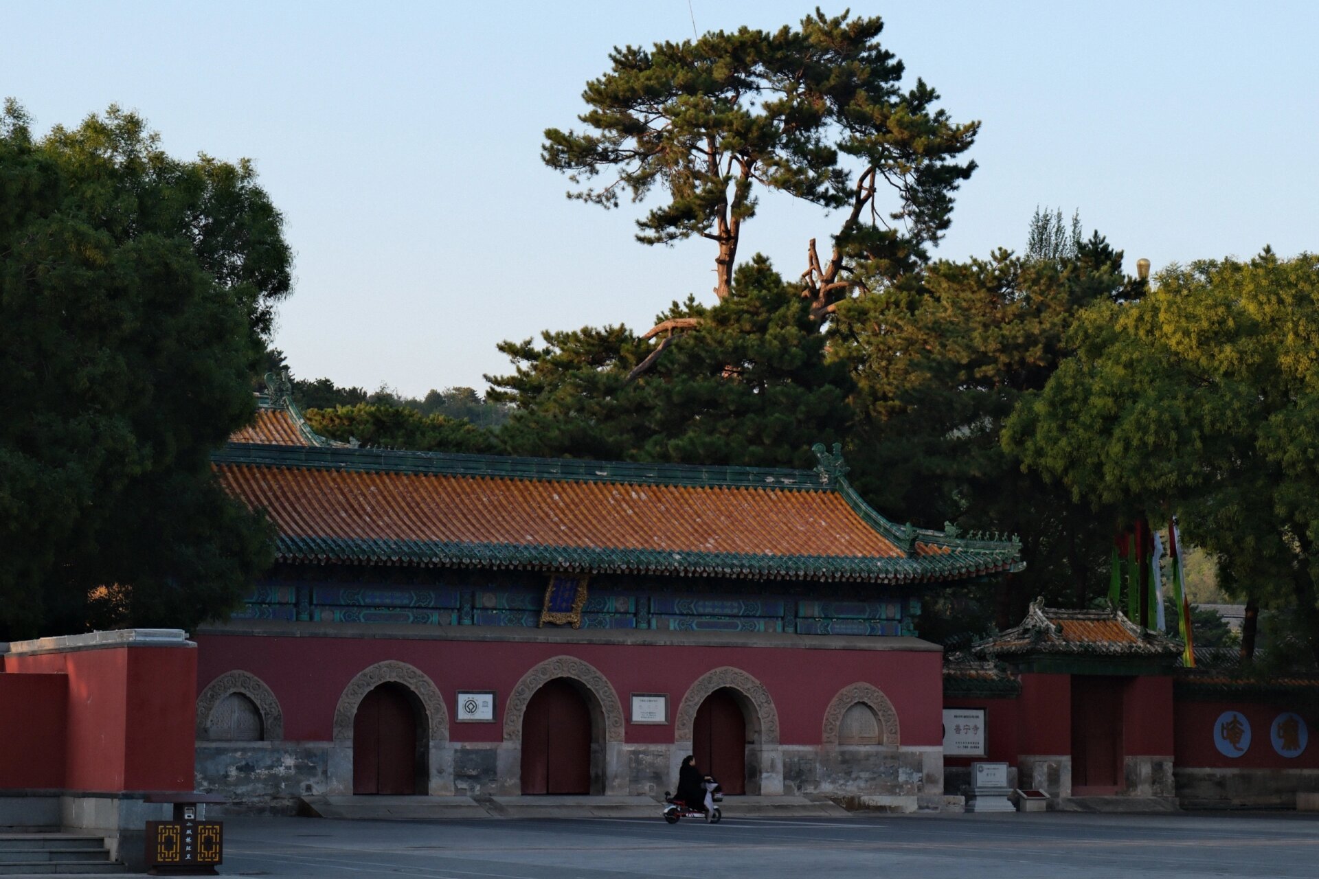 承德"外八庙"之普宁寺 河北省承德市的普宁寺是第一批全国重点文物