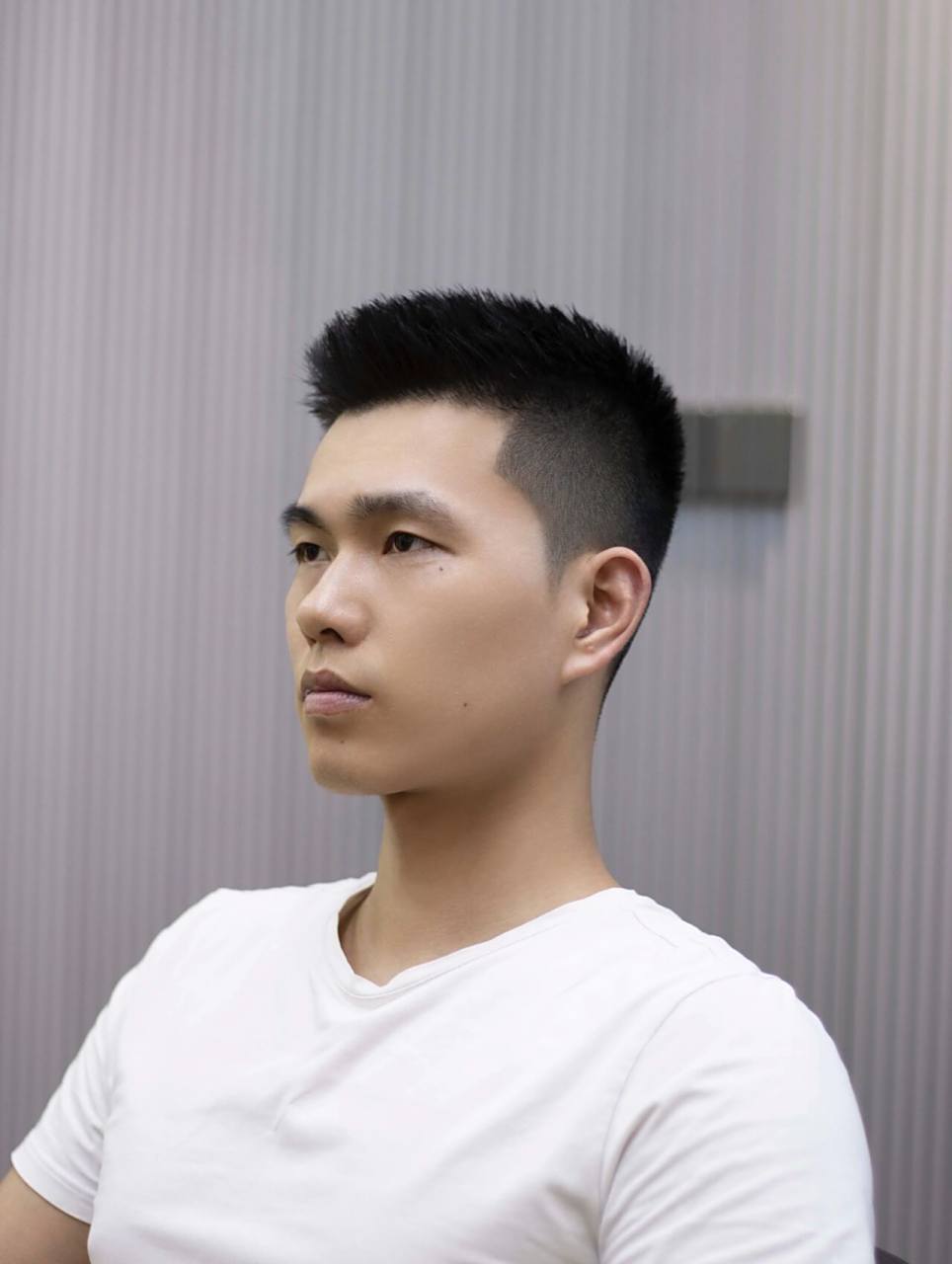 绅士们|男生发型 短款飞机头 91发型特点:这款是夏天必备的一款发型