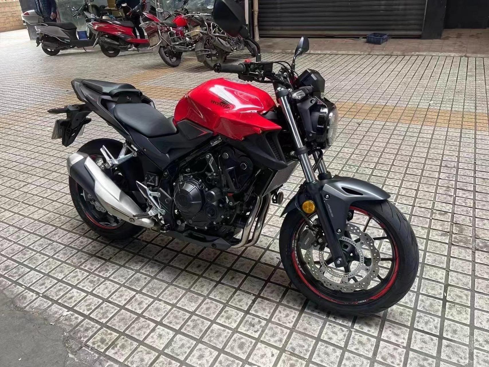 车型:本田cb400f 出厂日期:22年6月 上牌日期: 23年5月 公里数:8002