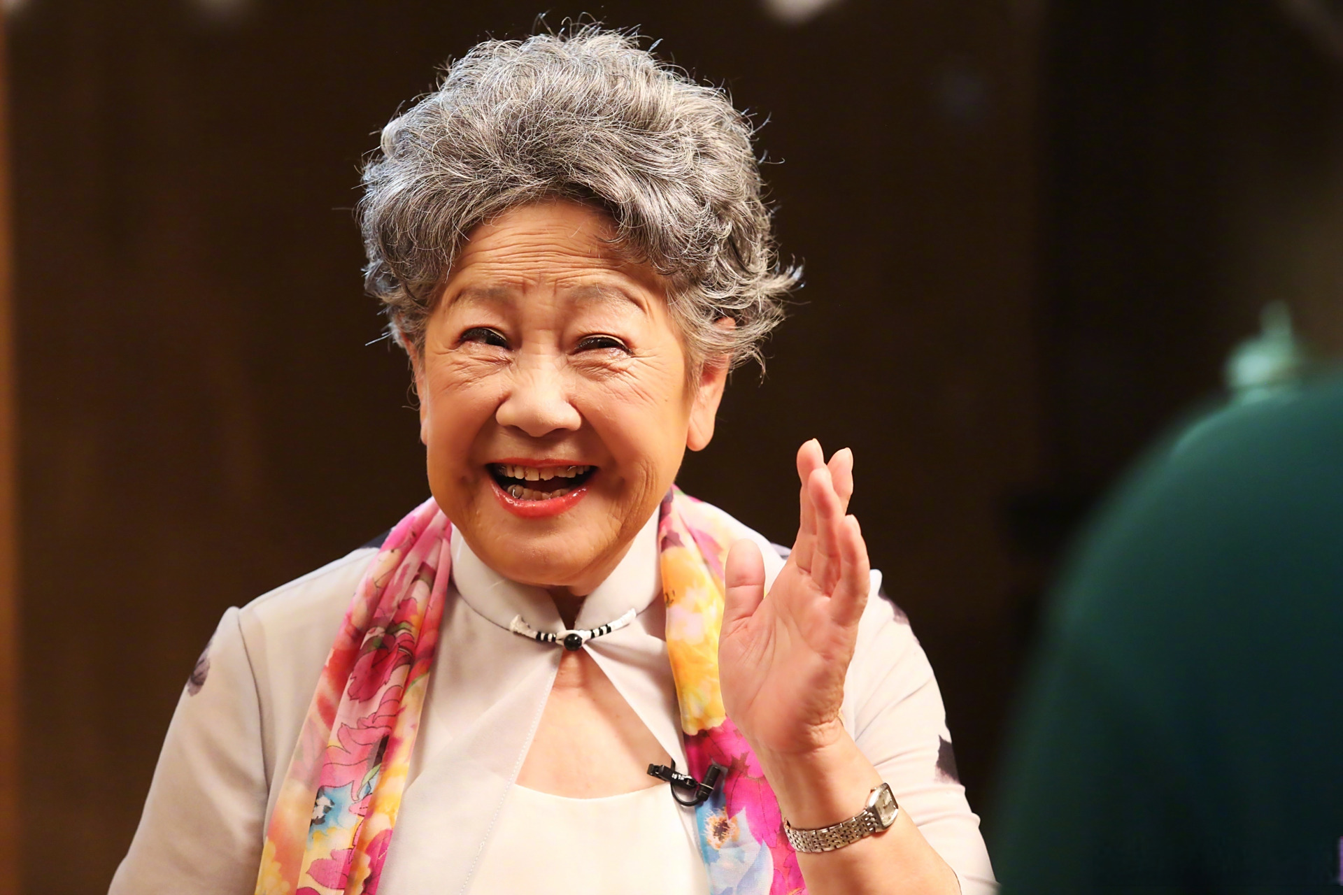 "90后"陶玉玲老师仍保持当年《柳堡的故事》里"二妹子"甜甜的微笑.