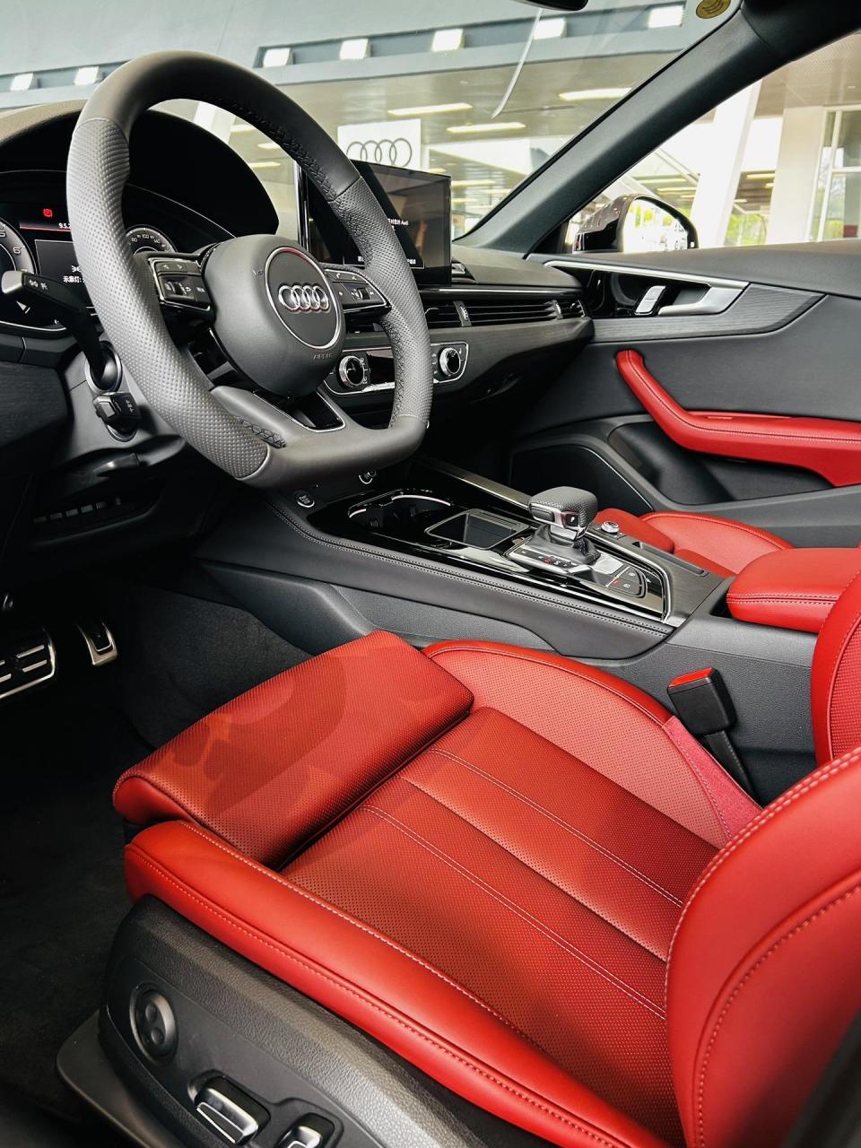 奥迪a4l 阿拉斯红内饰绝美!