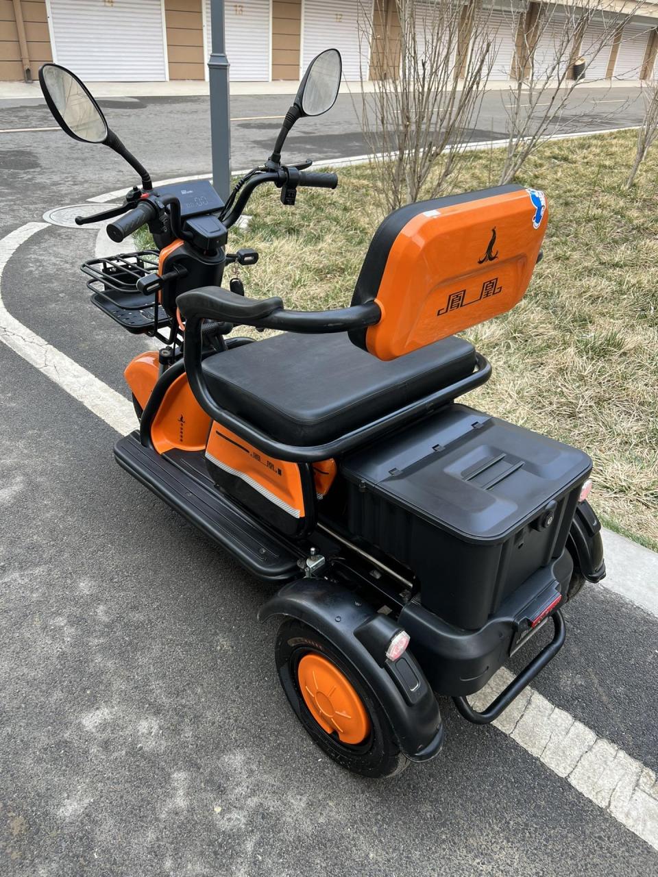 99新上海凤凰休闲电动三轮车,买来一年基本没骑过,在天猫旗舰店4799买