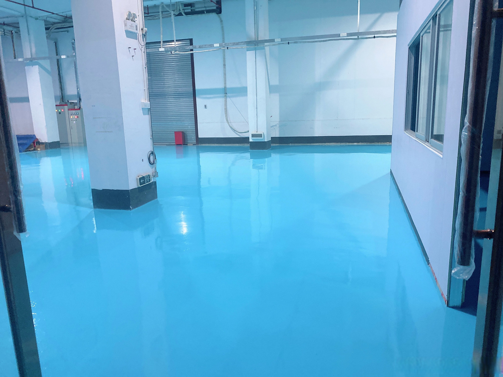 广州天酞蓝环氧树脂地坪漆竣工!