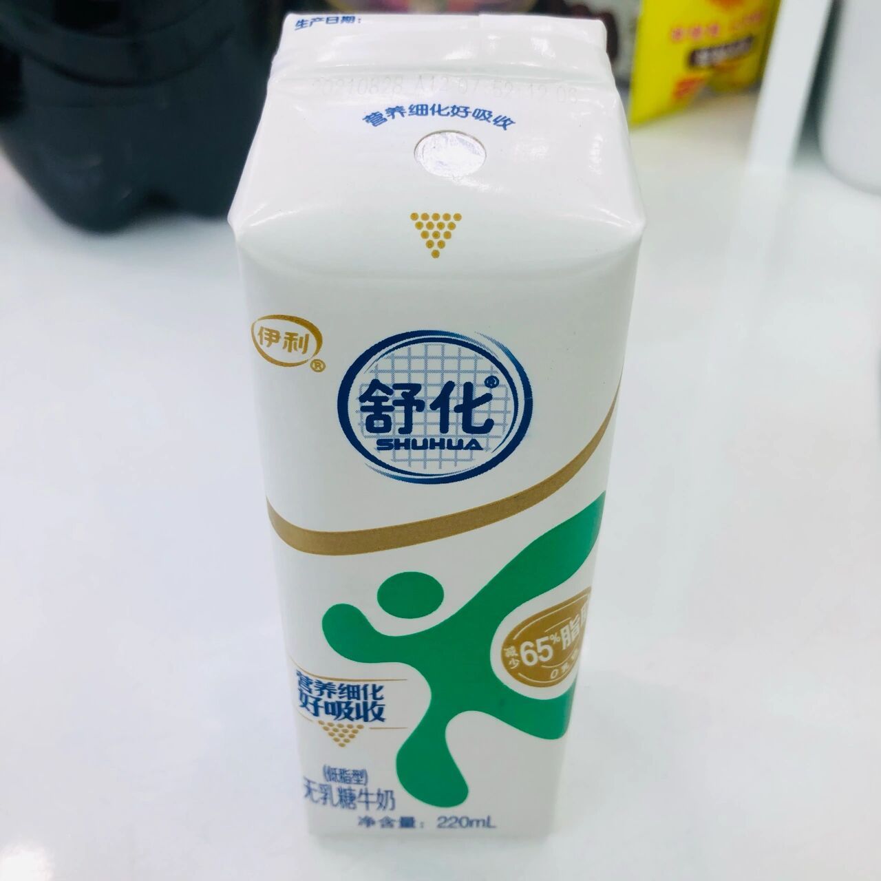 伊利舒化奶! 猫咪能喝吗? 家里的小猪咪能喝吗? 加菲猫