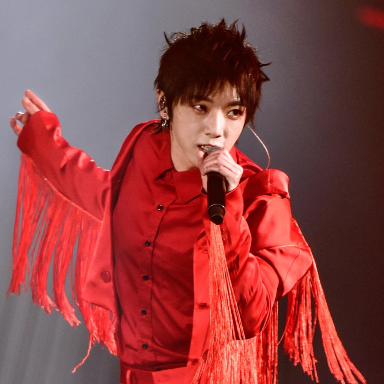 华晨宇胸肌——真的好大 本人是狼火属性,关于大哥的胸肌腹肌我专门开