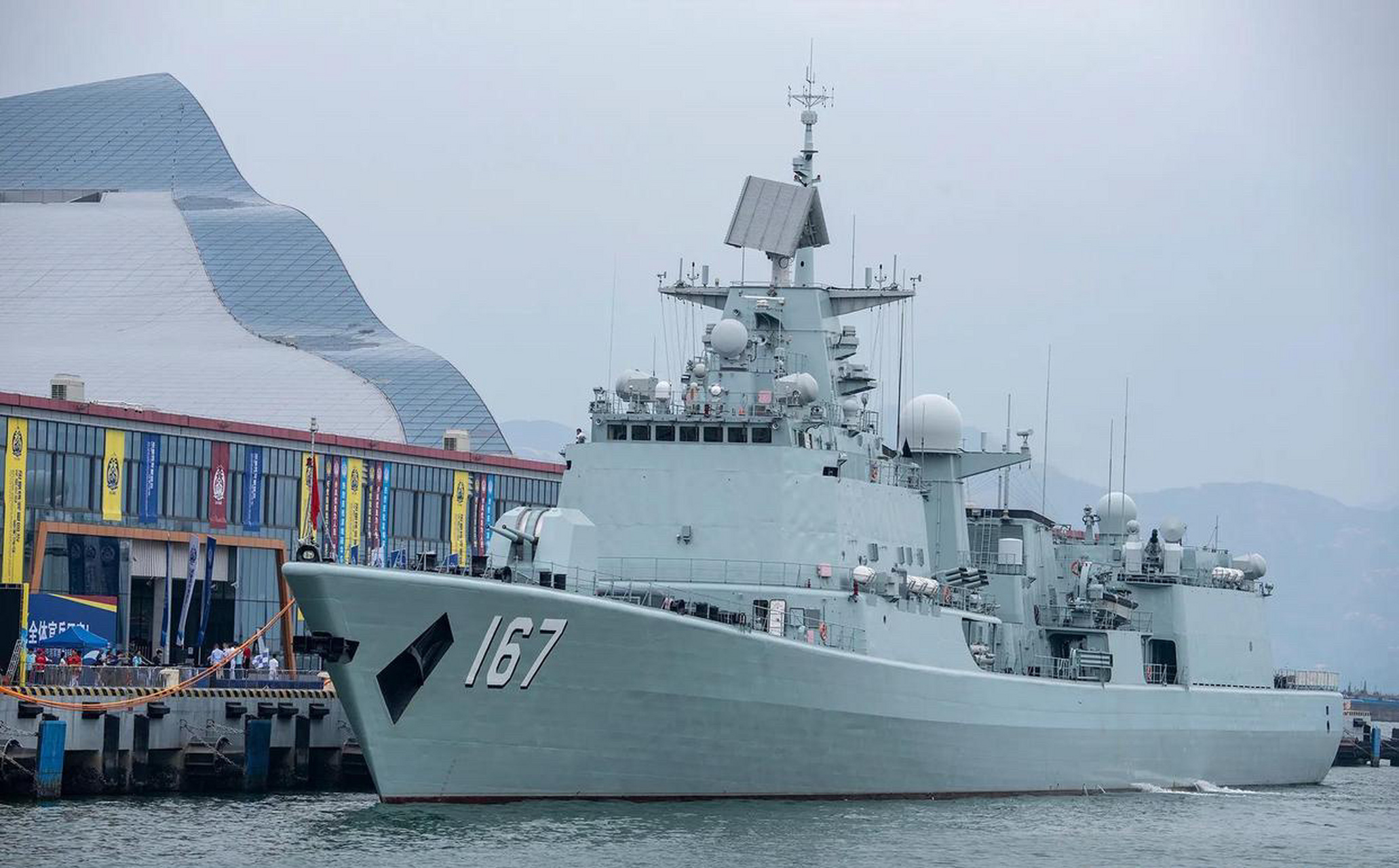 167深圳舰,唯一一艘051b型驱逐舰.隶属于南海舰队,1998年服役,当时是