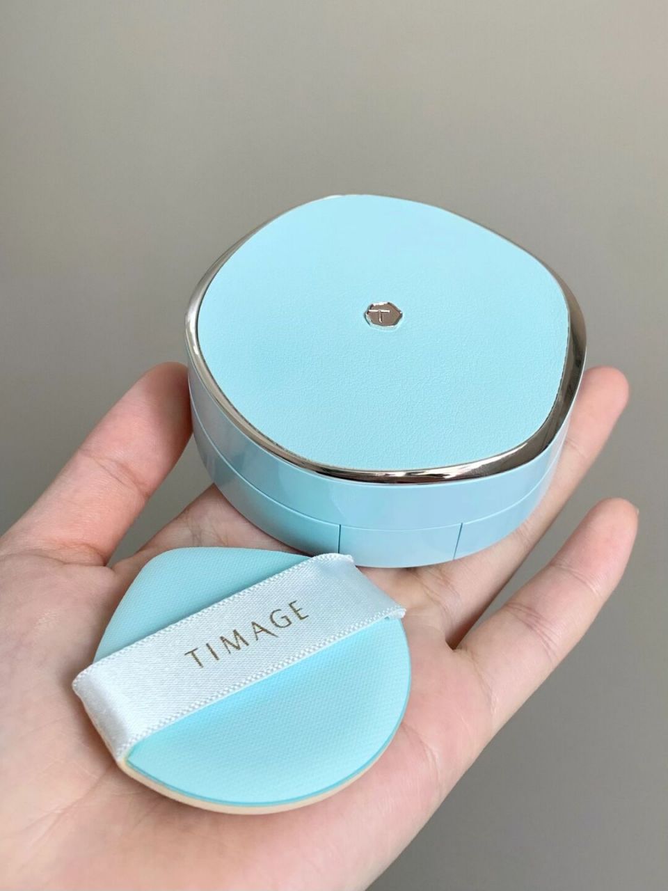 新品干皮气垫又一次把国风玩明白了~ 淡蓝的配色搭配上有质感的皮革