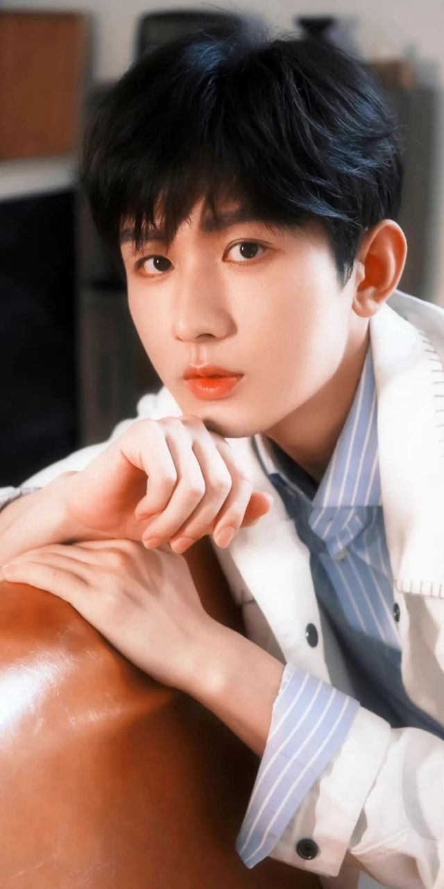 成毅壁纸||是你喜欢的类型 "浪漫固然重要 但真诚更胜一筹"     图片