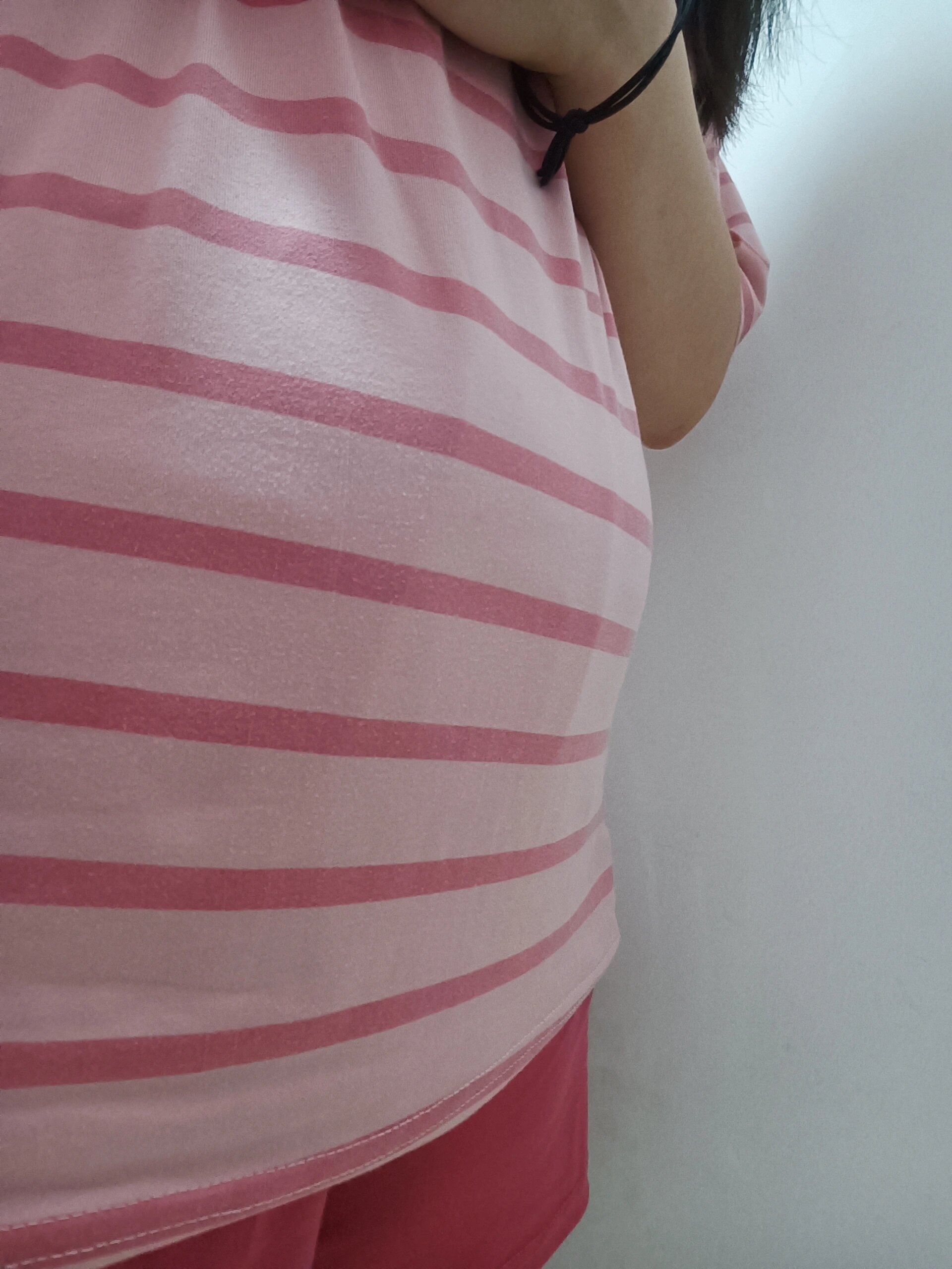 这样的肚子是不是算偏大?