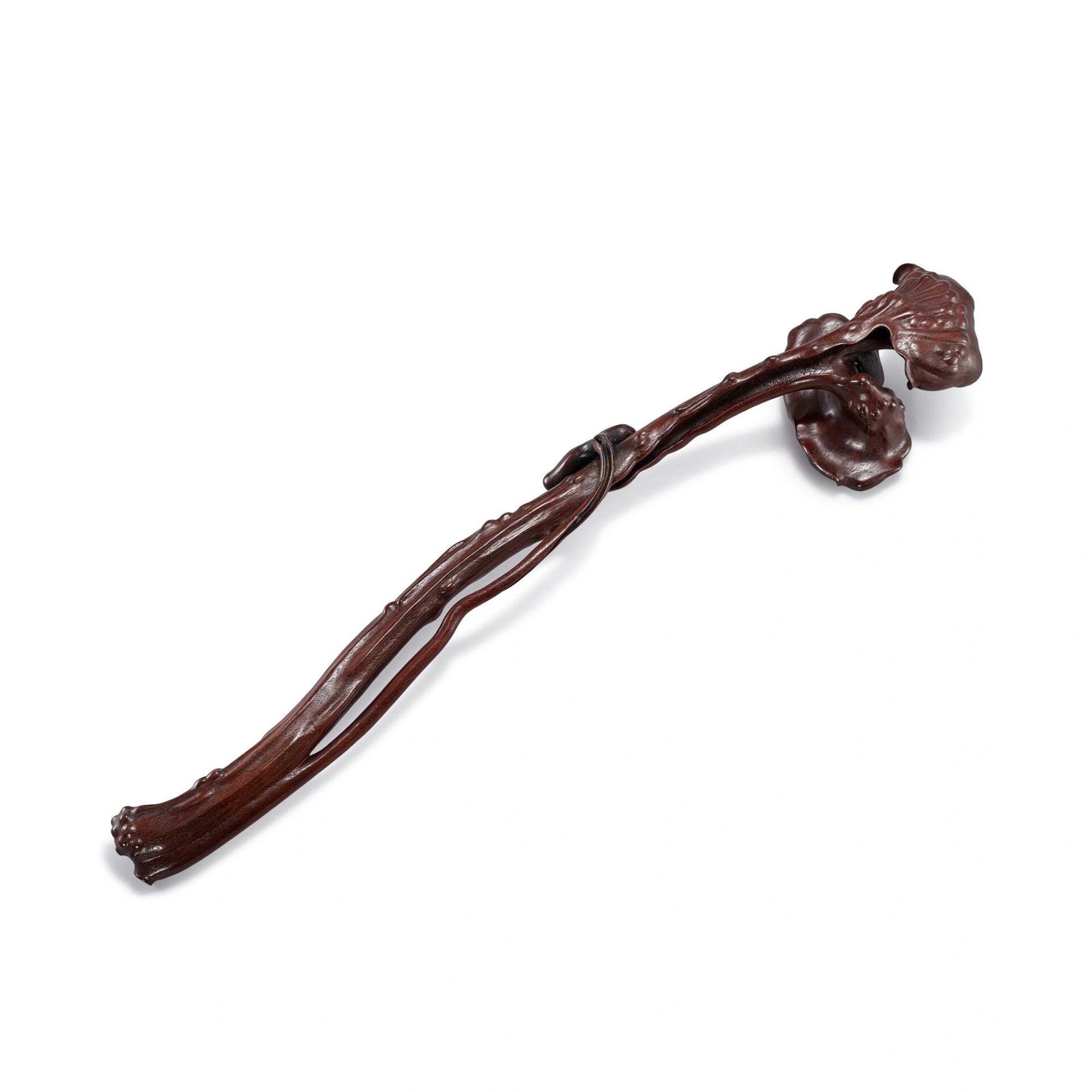 清 木雕如意 尺寸:l. 47.4 cm 来源:苏富比2023"物华" 676767