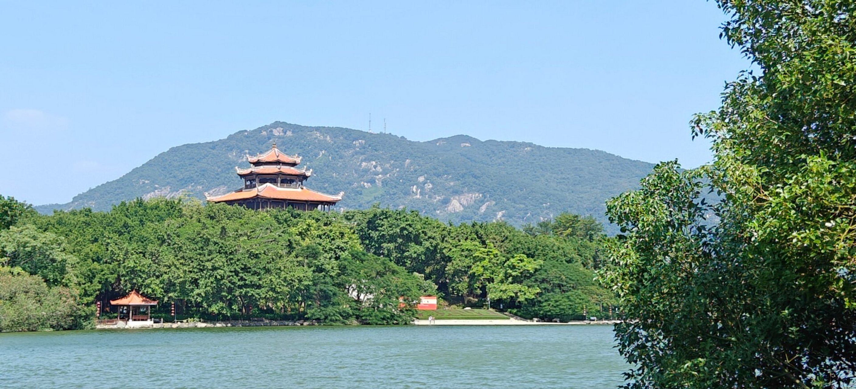 泉州西湖公园-随手一拍都是美景 西湖公园在闽台缘博物馆旁边,小白车