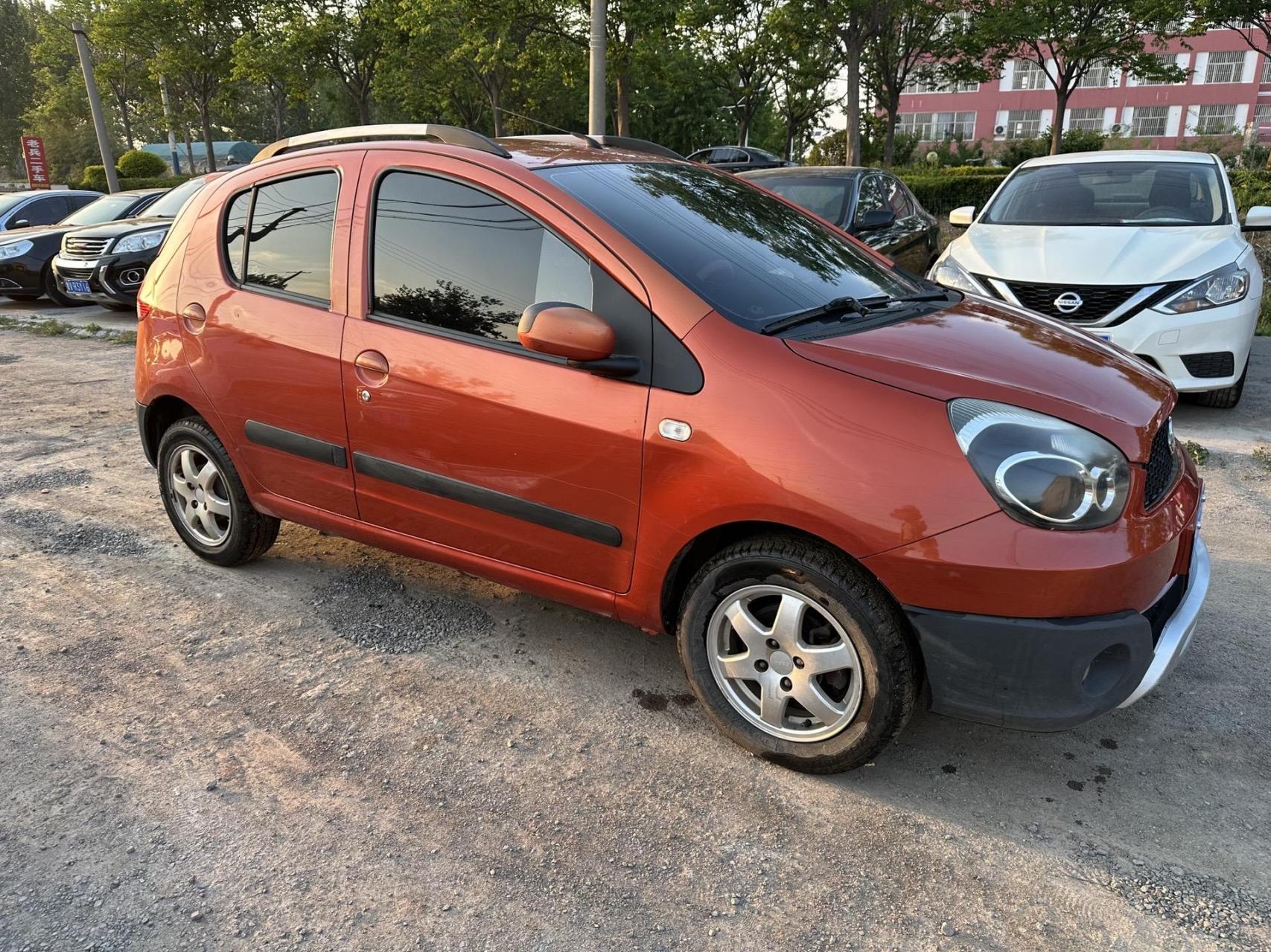 自动挡小车低价出1个多点,13年吉利全球鹰gx2,车况很好,才跑了5万多