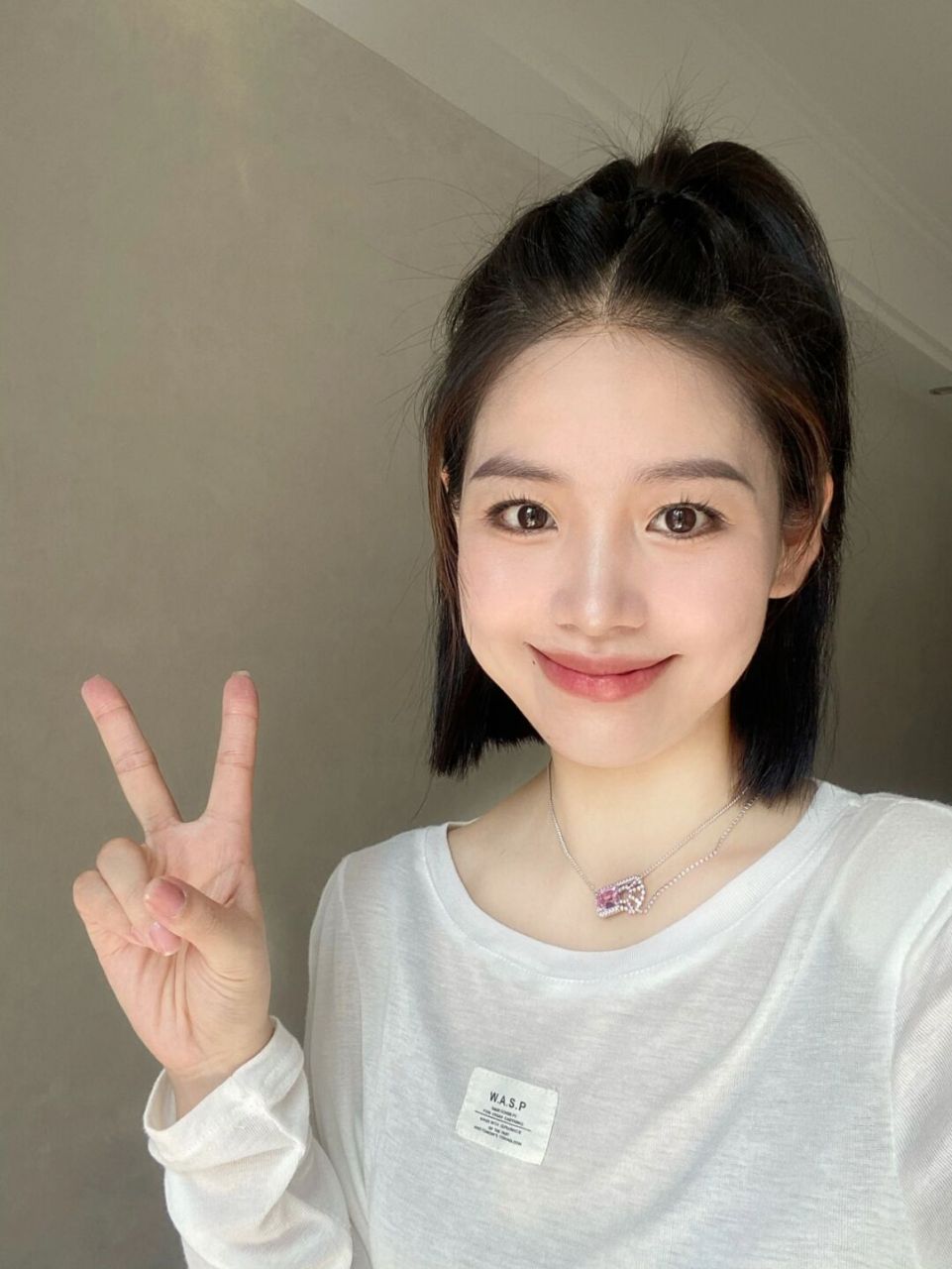 短发半扎高马尾 显脸小