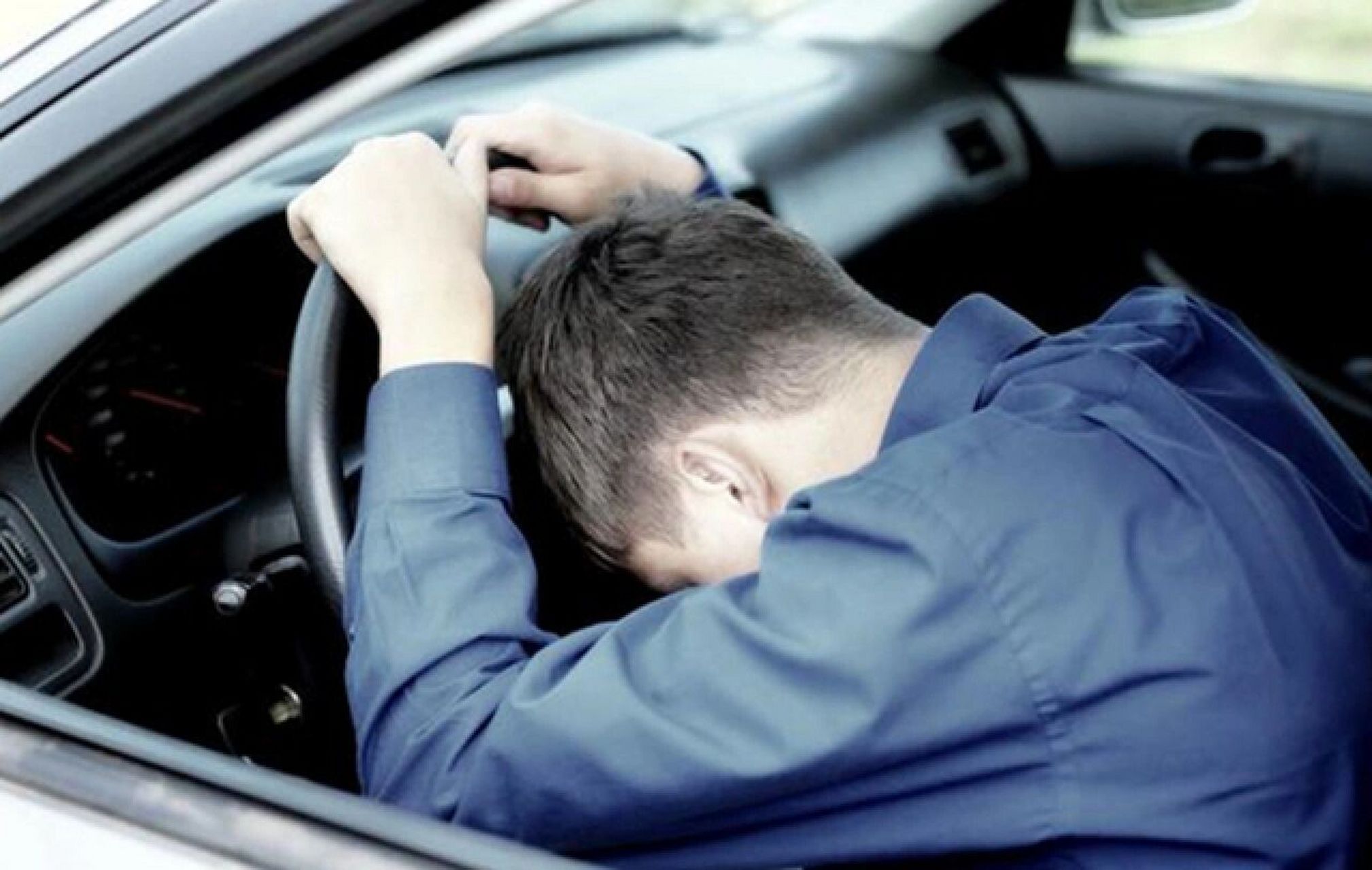 开车容易犯困,6种提神方法,让你减少疲劳 开车犯困是特别需要注意的