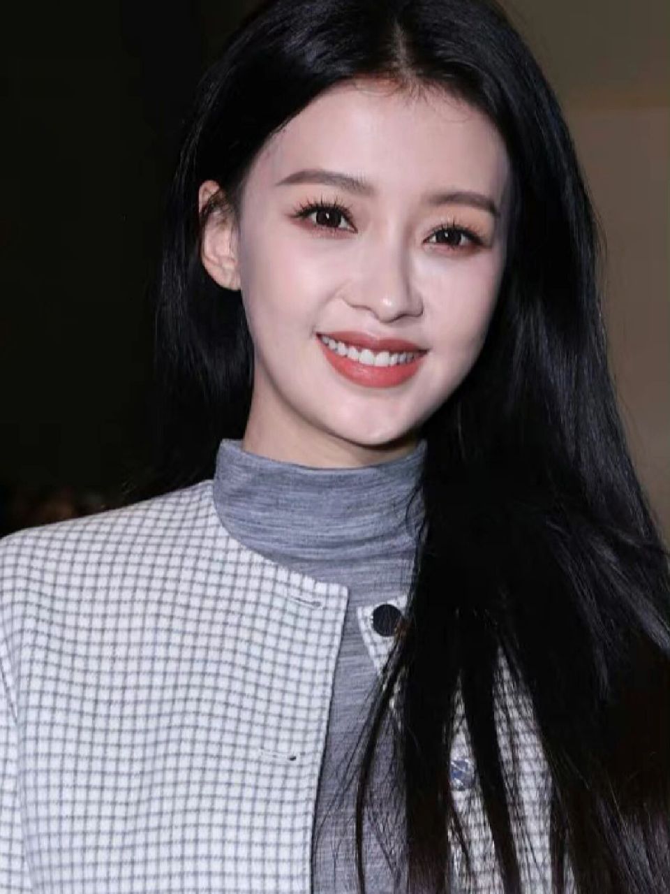 孙怡今日纽约时装周生图,终于get到了她的甜,好piu亮!