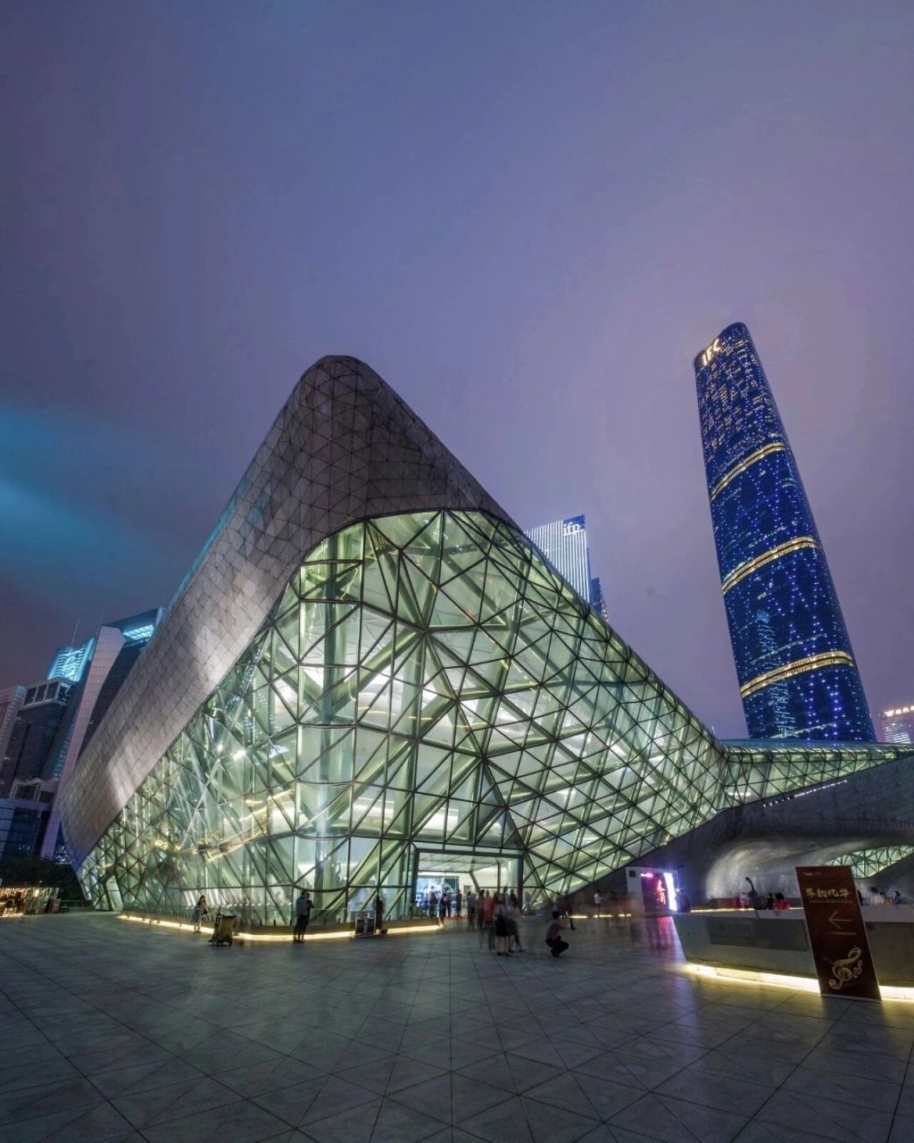 广州大剧院 | 扎哈看到都会生气吧 96作为广州的地标建筑,广州大