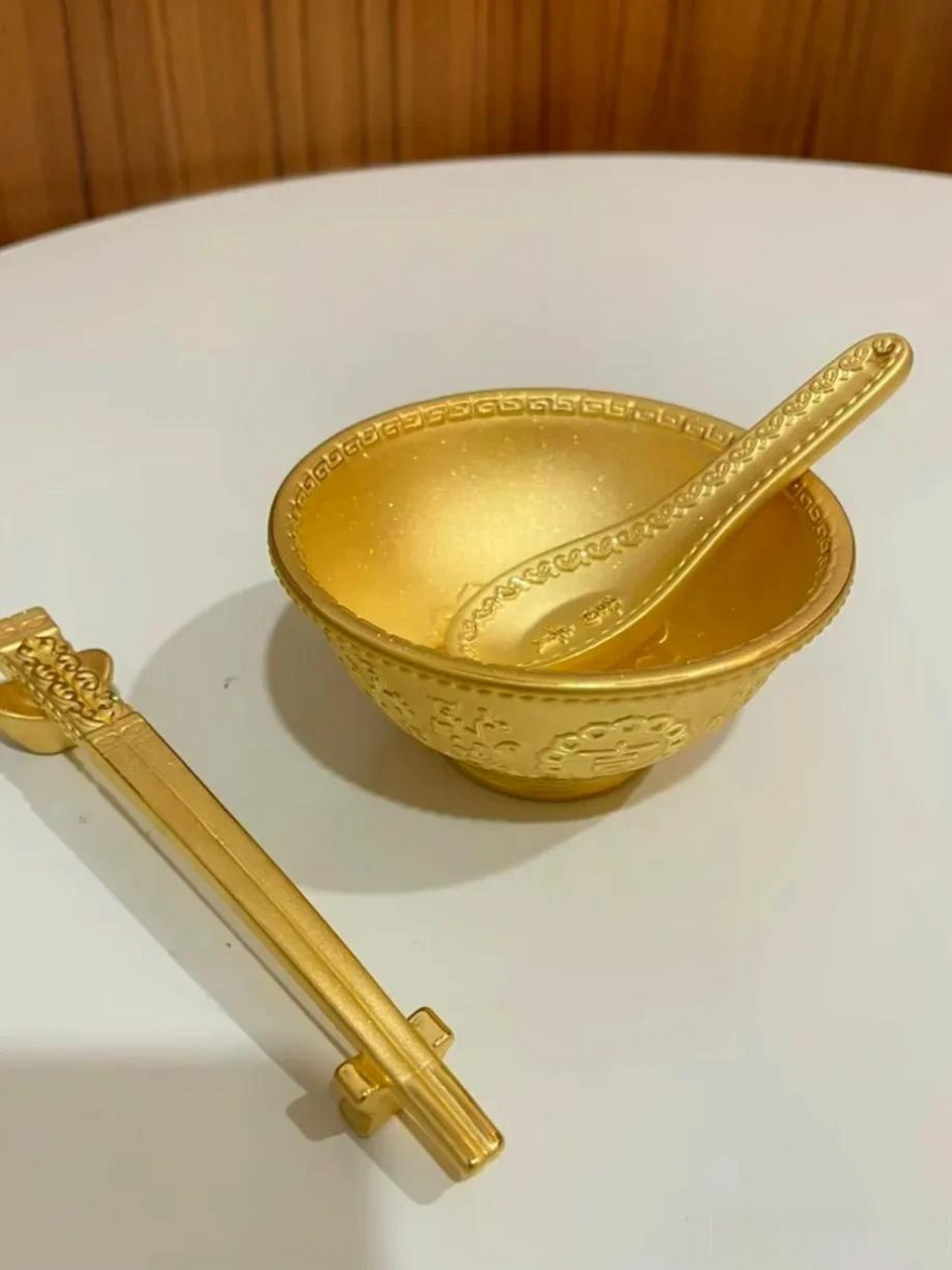 黄金碗300克20万!卖不卖?金色巨碗300克可卖20万,咱卖不卖呢?