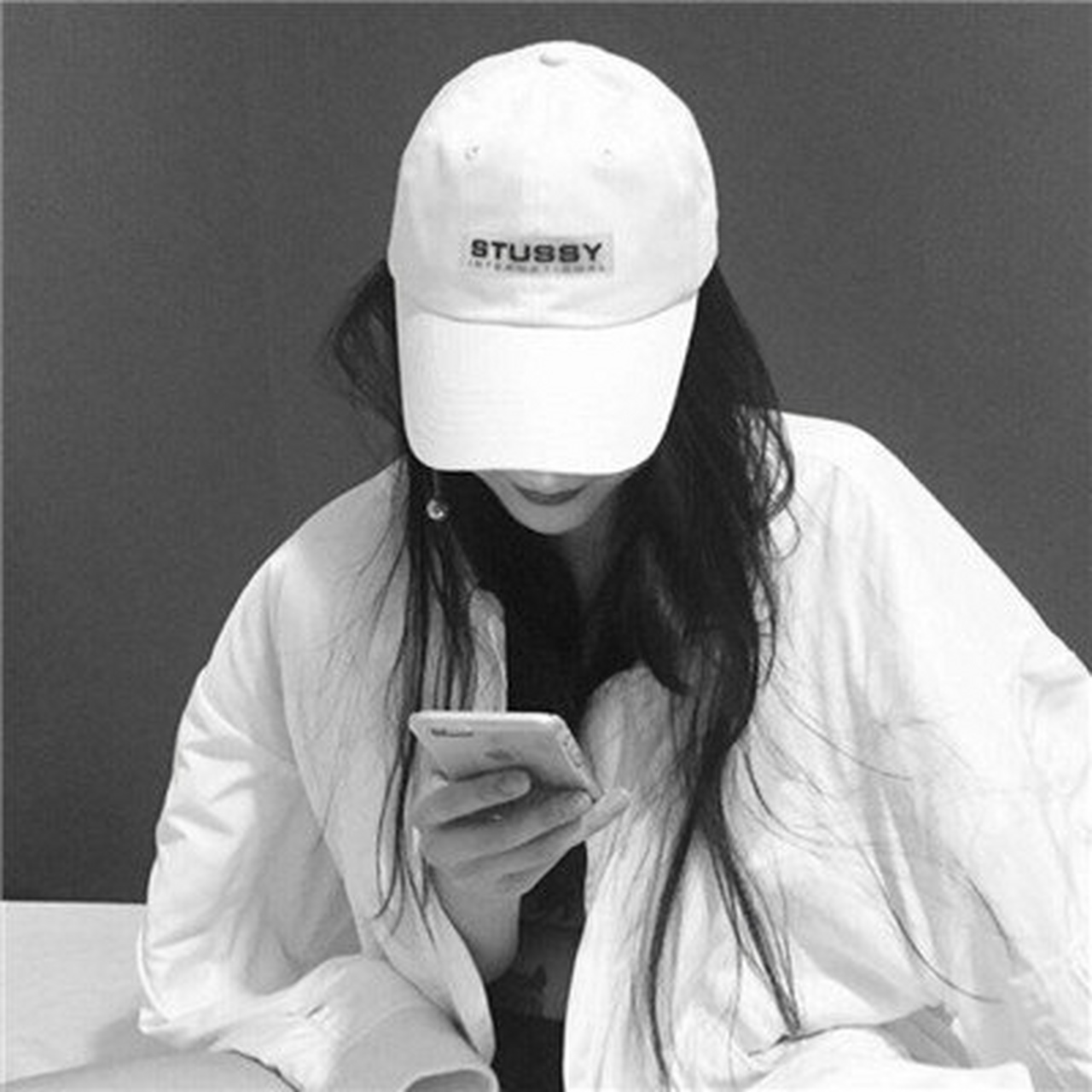 如果这是秦苒的真人图片 秦家有女,姓秦名苒,相貌绝代,身着黑衣,头顶