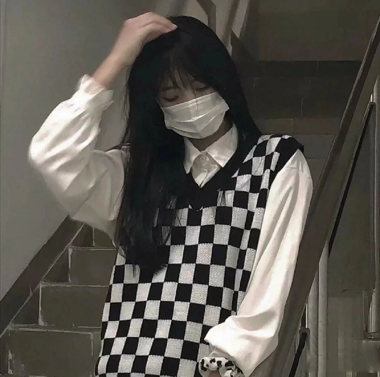 黑色系,酷酷的女生头像