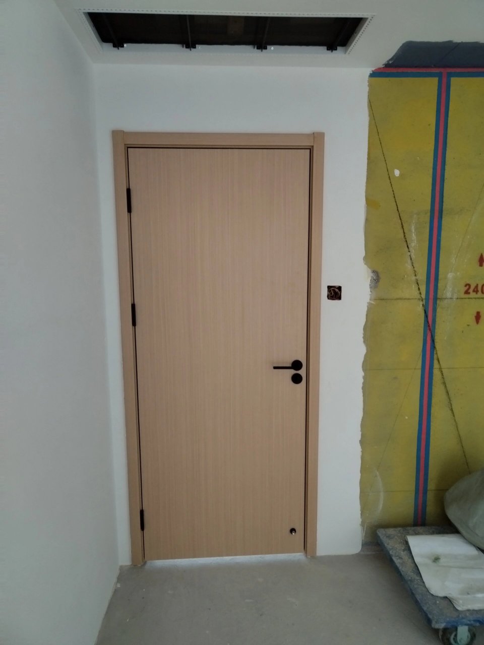 中冶中央公园御品天成木门 银梨14号色实拍