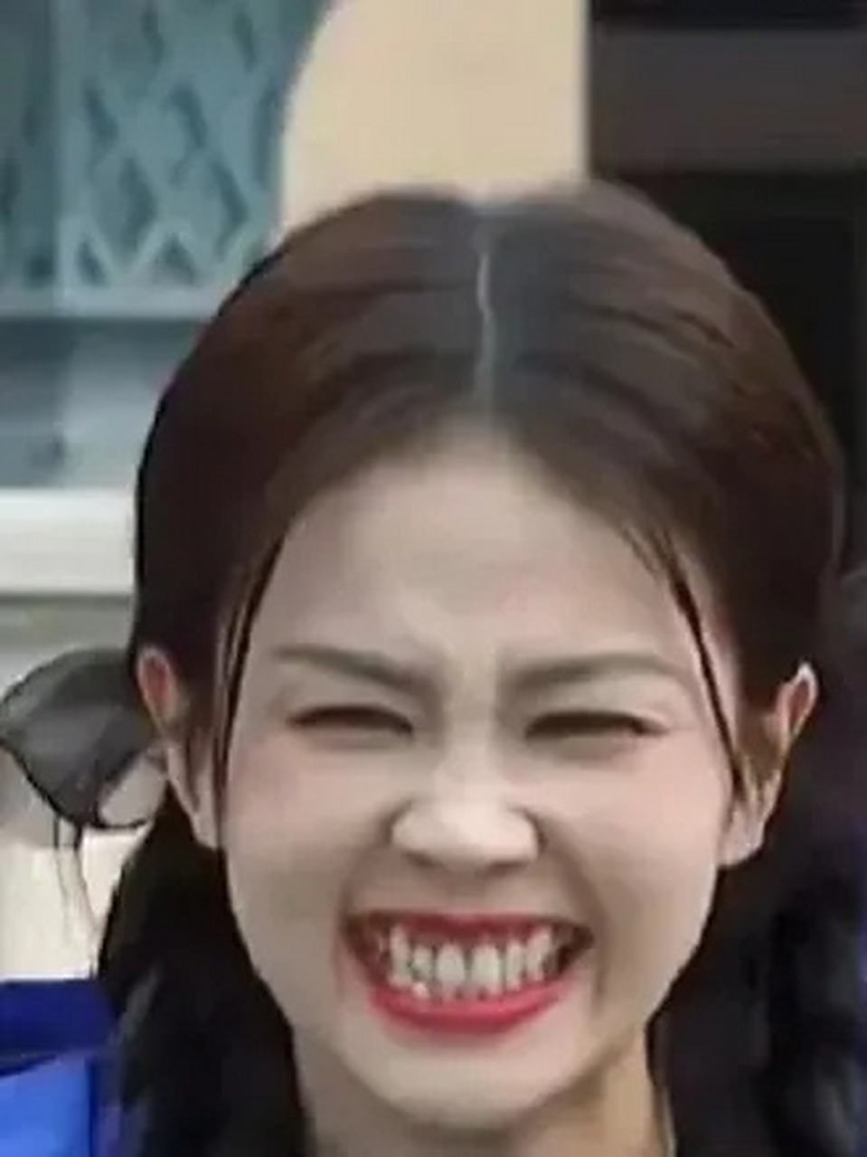 白鹿笑得真的好用力,感觉下一秒她的嘴巴就要裂开了[捂脸]